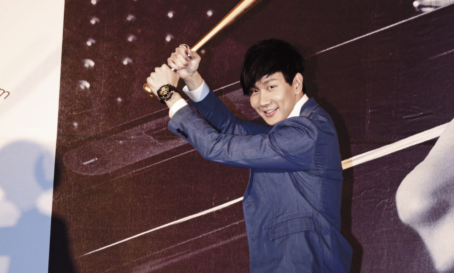 林俊傑出道十幾年，終於坐穩天王地位，有錢後也熱愛豪華跑車和豪宅。