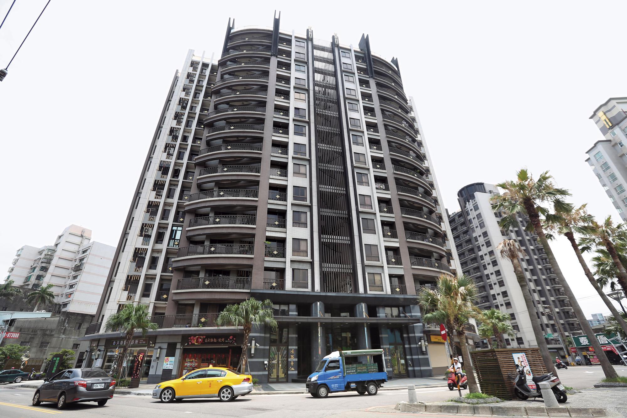 葉女與現任丈夫和次子等三人,在桃園市平鎮區的大樓租屋居住。