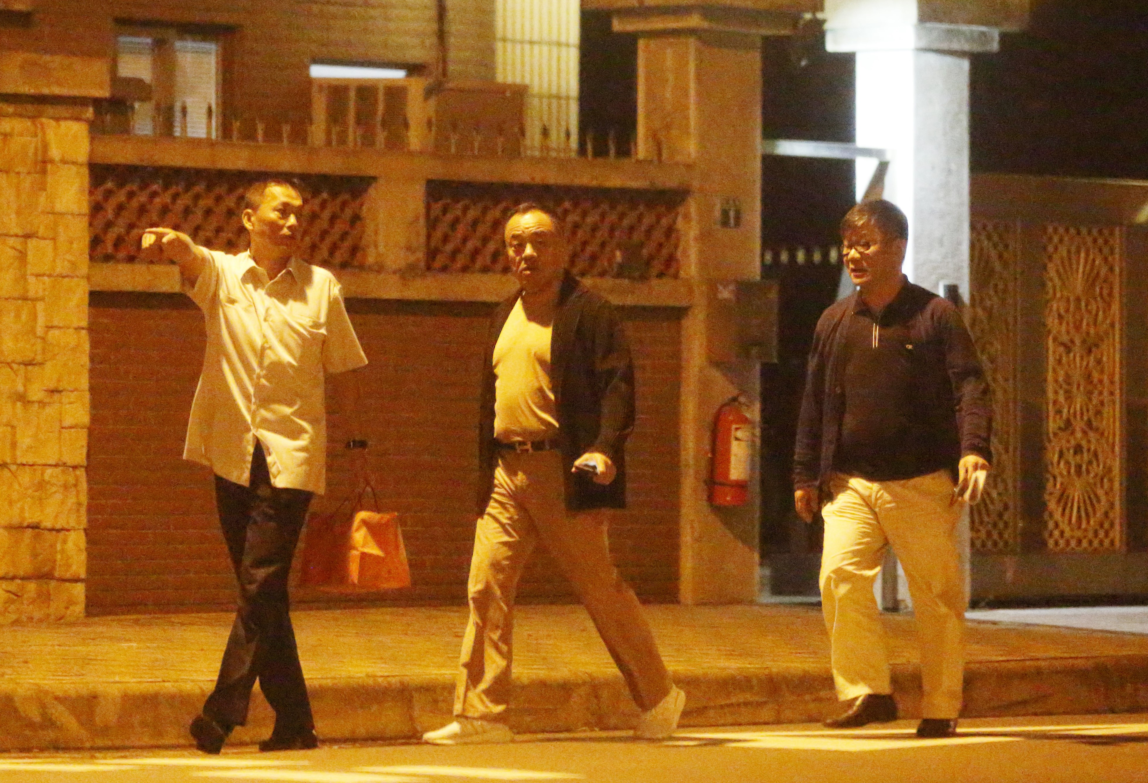 龍巖董事長李世聰（中）也在鄭文燦邀宴名單中。