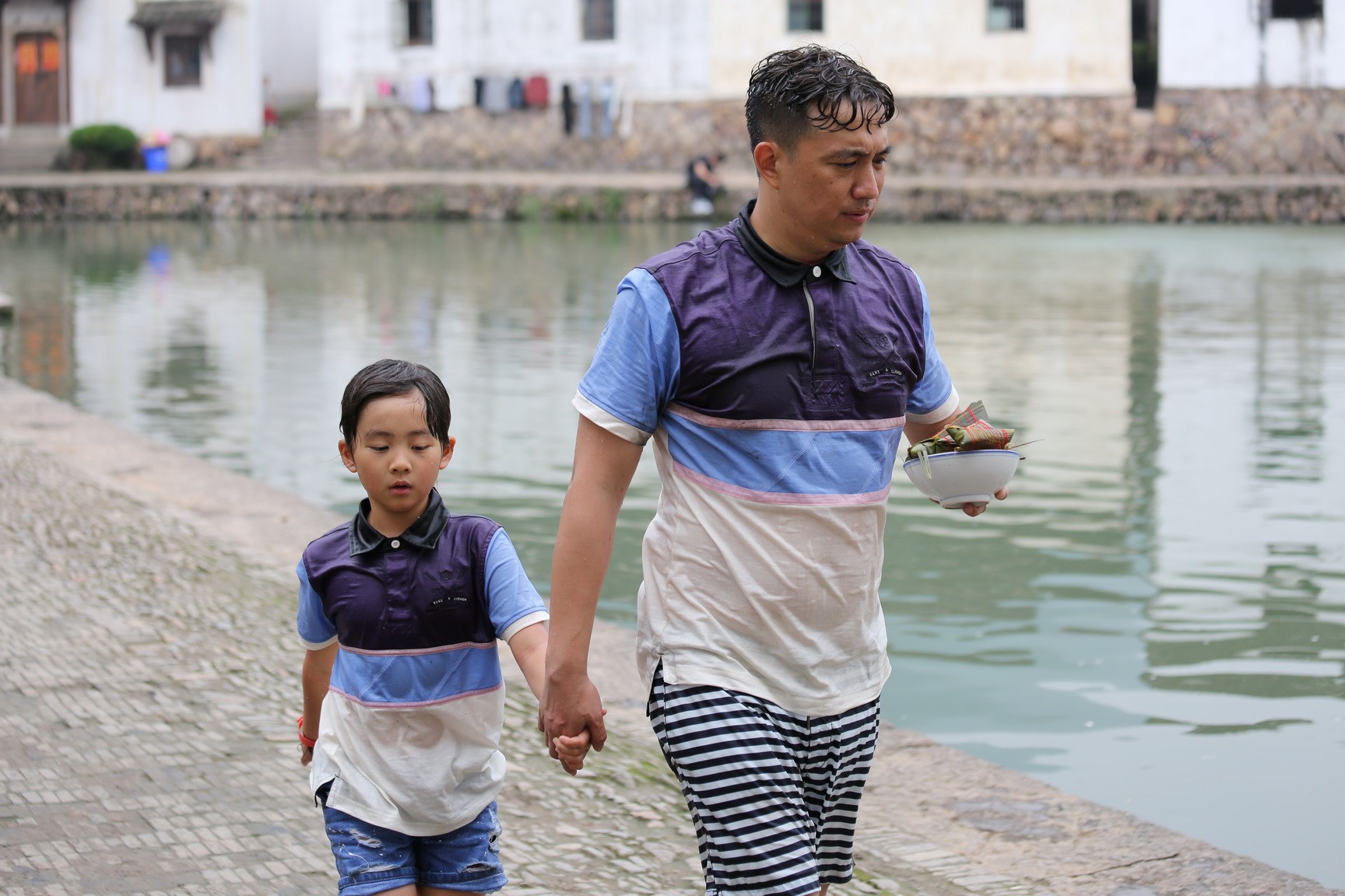 黃磊（右）帶著當時8歲的女兒多多參加《爸爸去哪兒2》，讓大家認識到他的另一面。