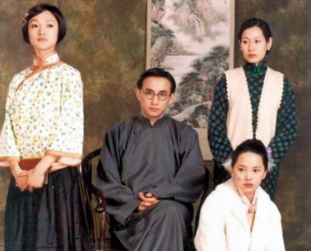 《人間四月天》當時邀得周迅（左起）、黃磊、劉若英和伊能靜（前）演出，紅極一時，其中黃磊扮演的徐志摩，更令無數粉絲傾心。（翻攝自網路）