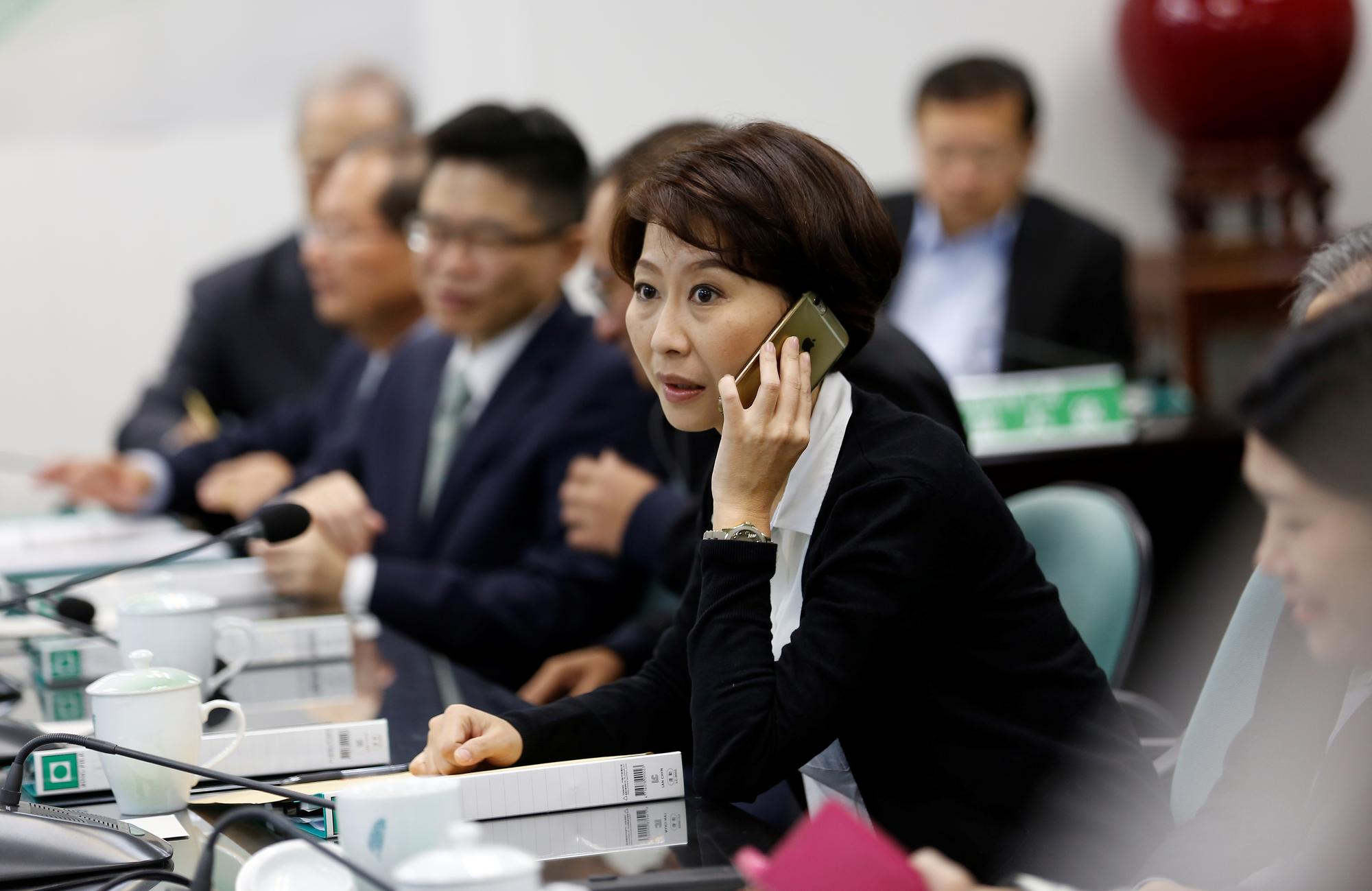 陳亭妃（圖）志在台南市長，政治盟友郭信良帶頭串連宮廟，引來黨內撻伐。