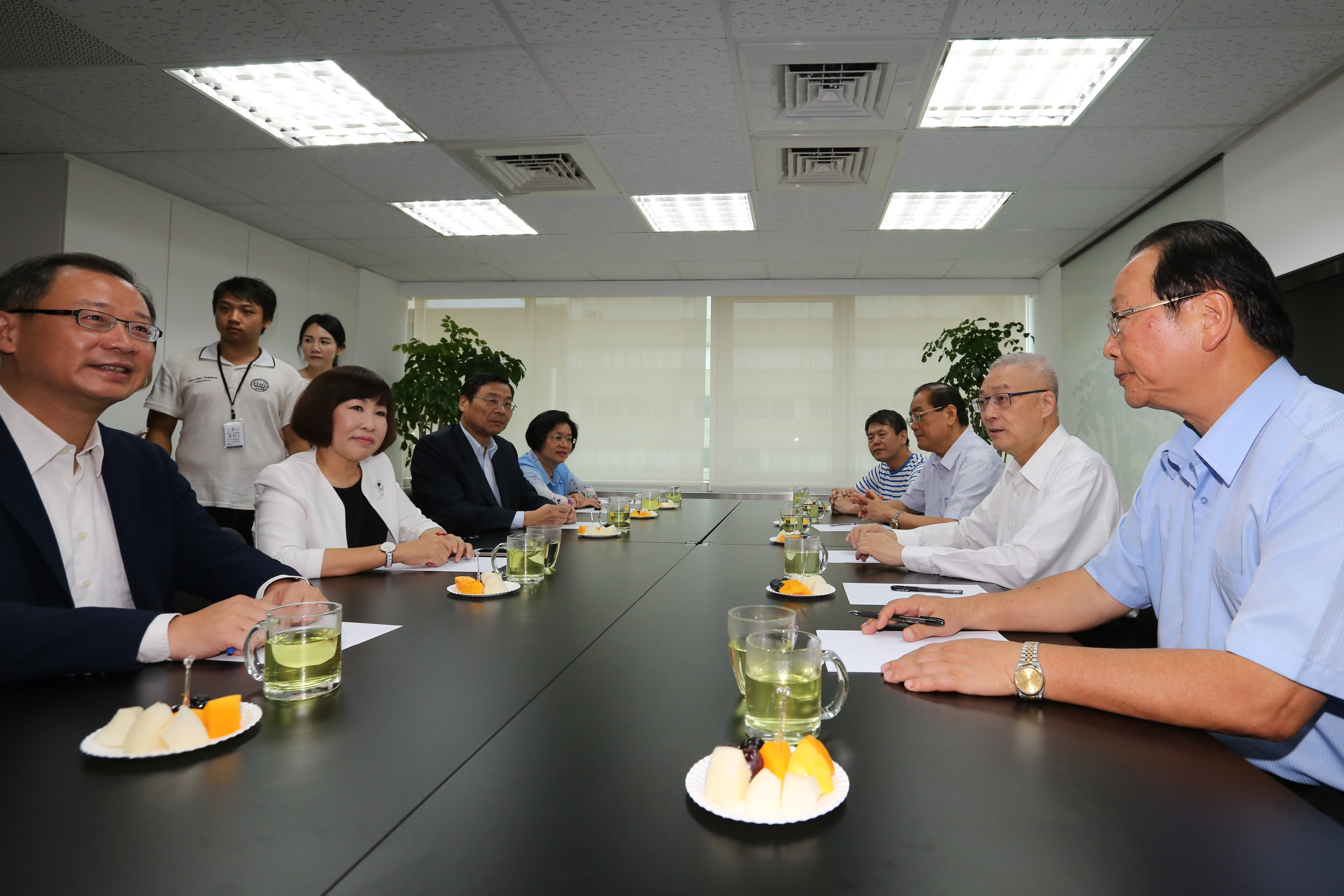 吳敦義與黨籍立委座談。