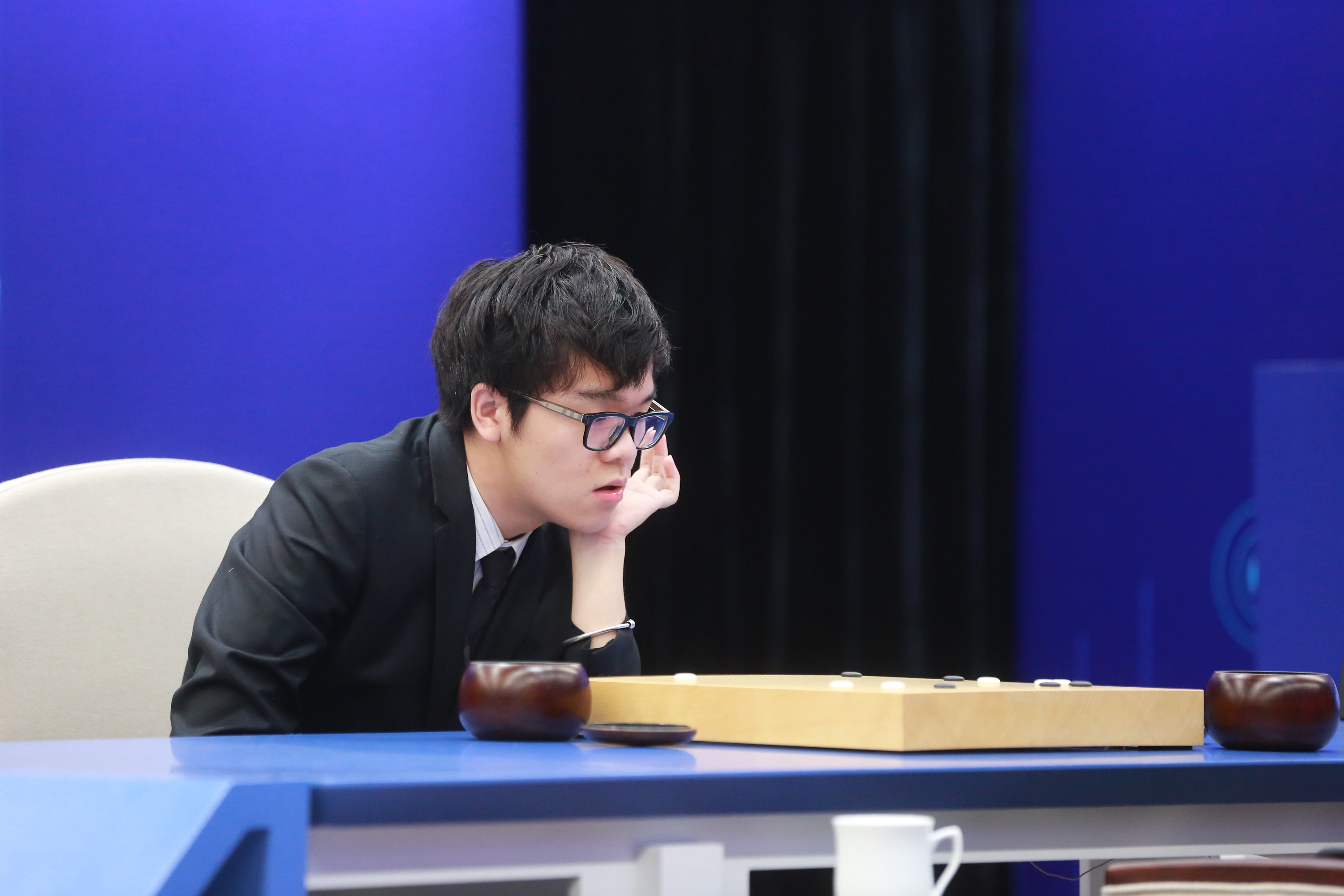 AI圍棋程式AlphaGo，接連打罷南韓棋王李世乭、世界排名第一的中國棋王柯潔，證明人工智慧已經有能力應對現實中的挑戰。