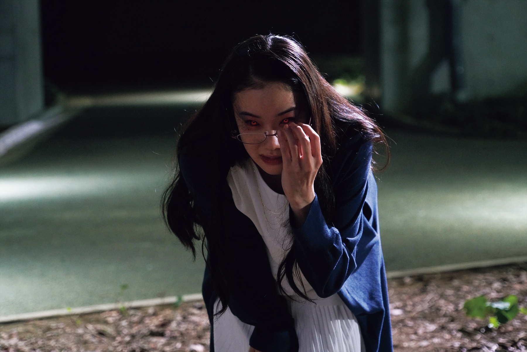 在電影《東京喰種》中，蒼井優先用溫柔攻勢勾引窪田正孝，接著便化身恐怖喰種將他啃食殆盡。