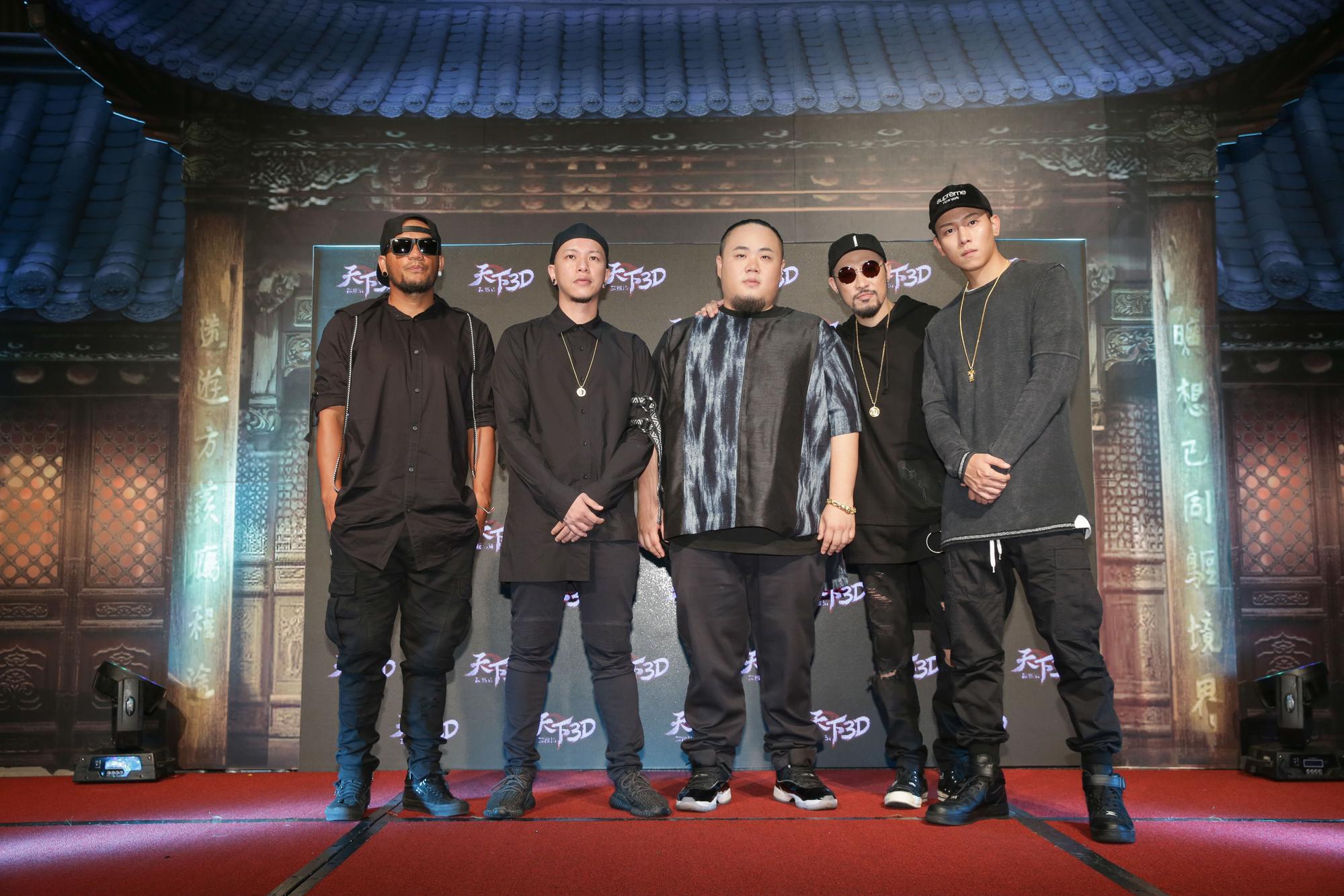 兄弟本色為了遊戲代言重新合體。由左至右為張震嶽、小春、大淵、熱狗、瘦子。
