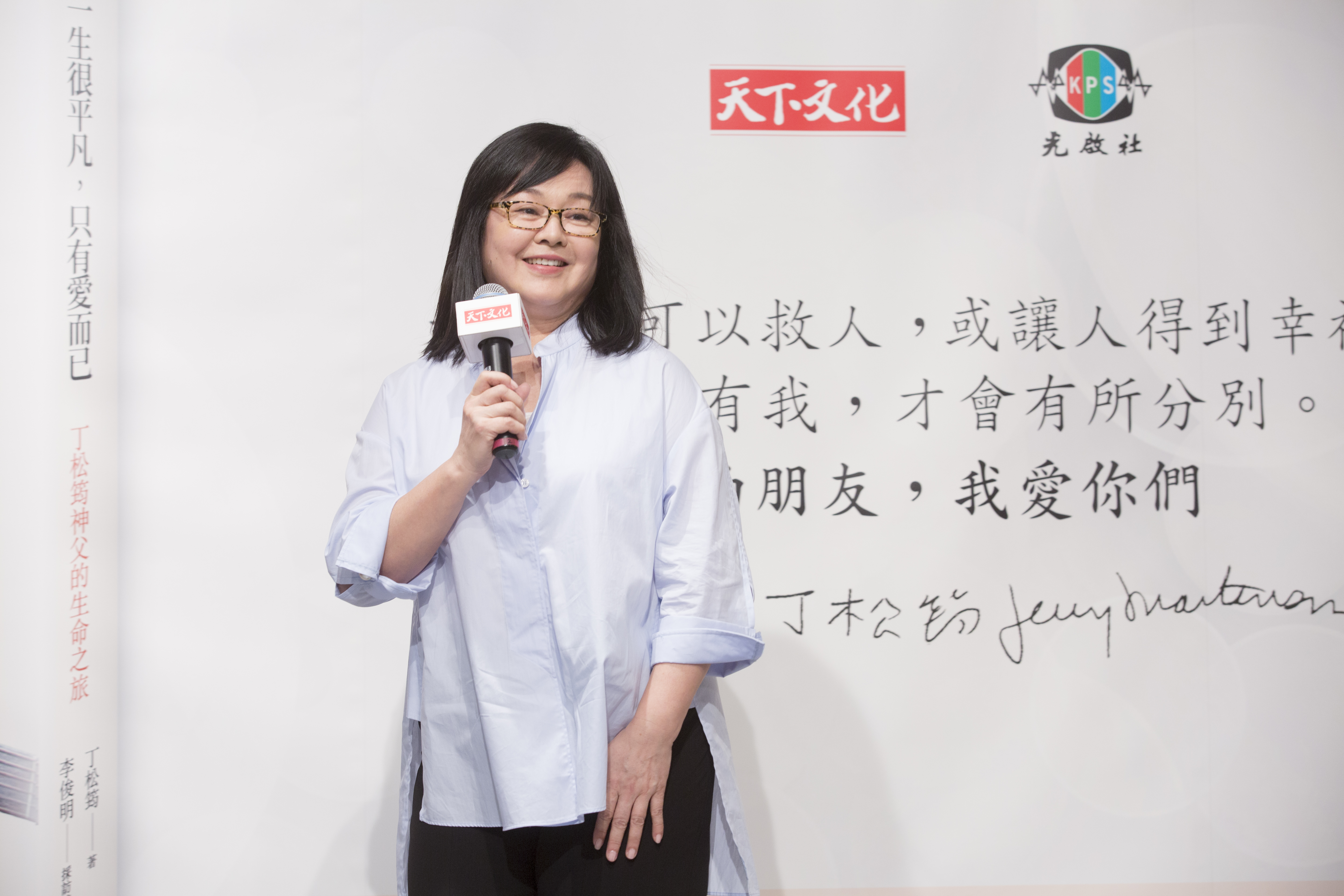 崔苔菁現身已故神父丁松筠新書發表會，表示自己10多年沒出國都待在台灣。