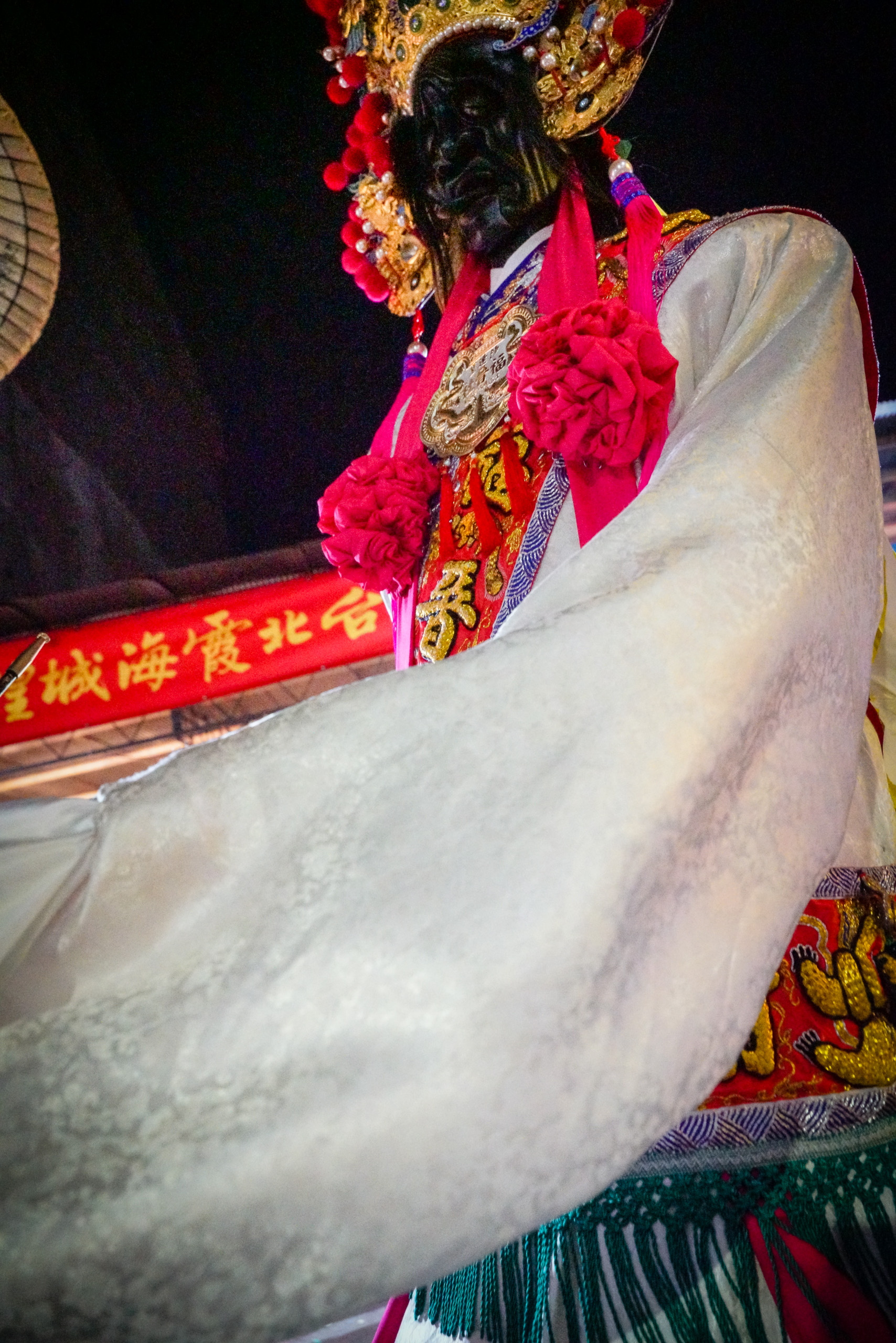 戰地攝影師Robert Capa說，如果你的相片不夠好，那是因為你不夠近。但他沒說靠太近會被打到。