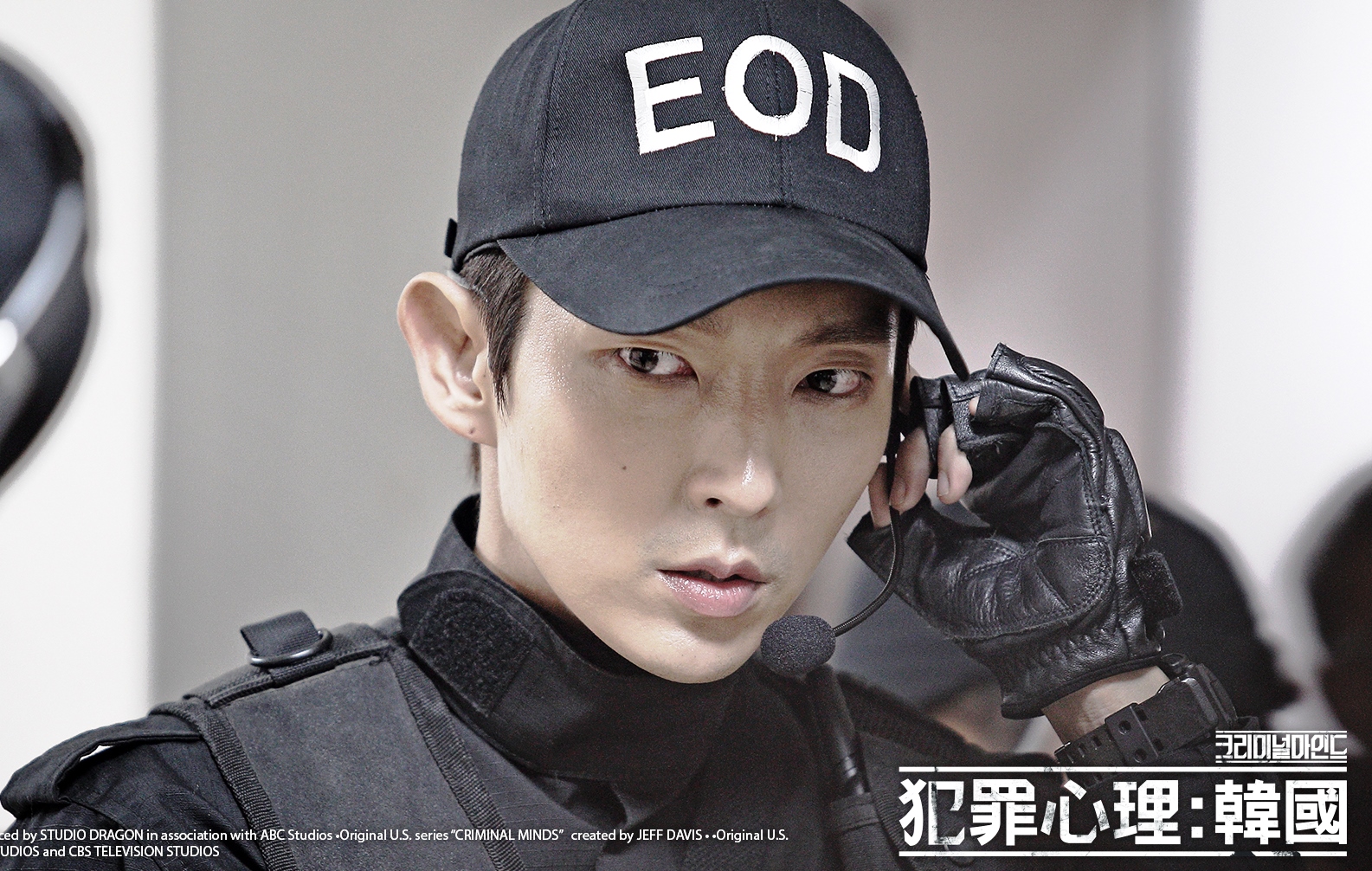 李準基扮警察羞認自己帥　說中文問候台粉