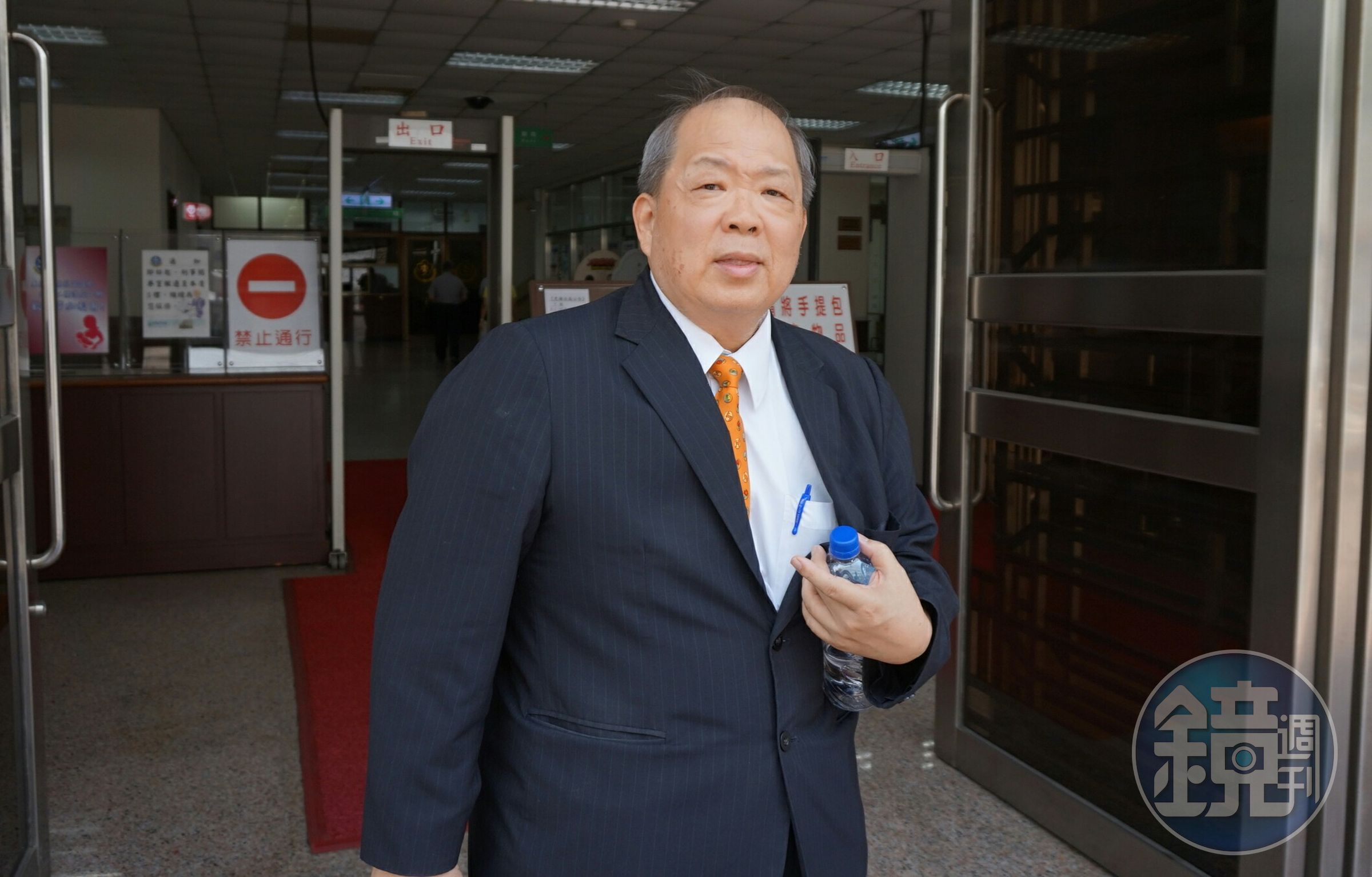 前金官會專任委員黃顯華為紅火案擔任專家證人，他指出中信金要併購兆豐金而大量買兆豐金股票，導致股價上漲，是自然現象。