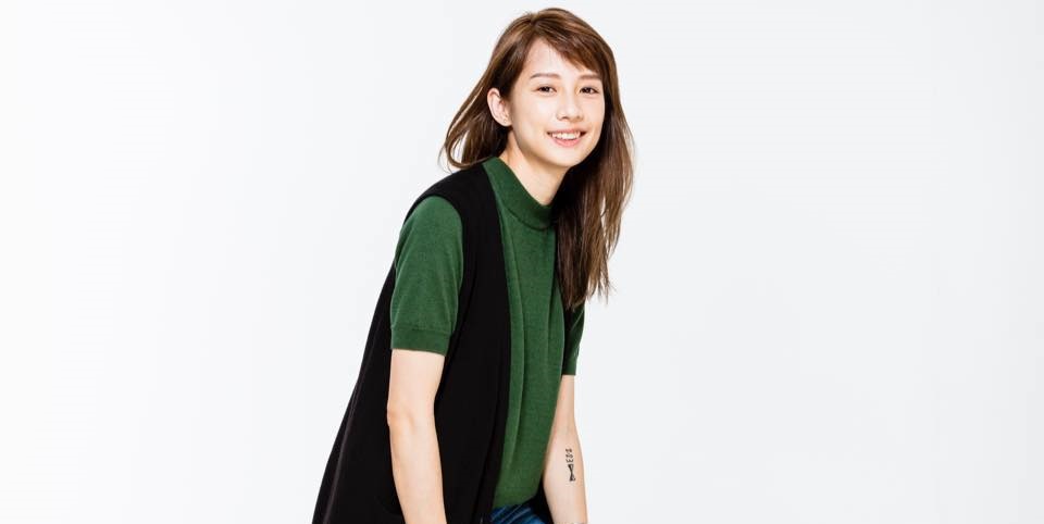 簡嫚書在凌晨2:23分發文，她手上也有2.23數字的刺青。（圖翻攝自簡嫚書FB）