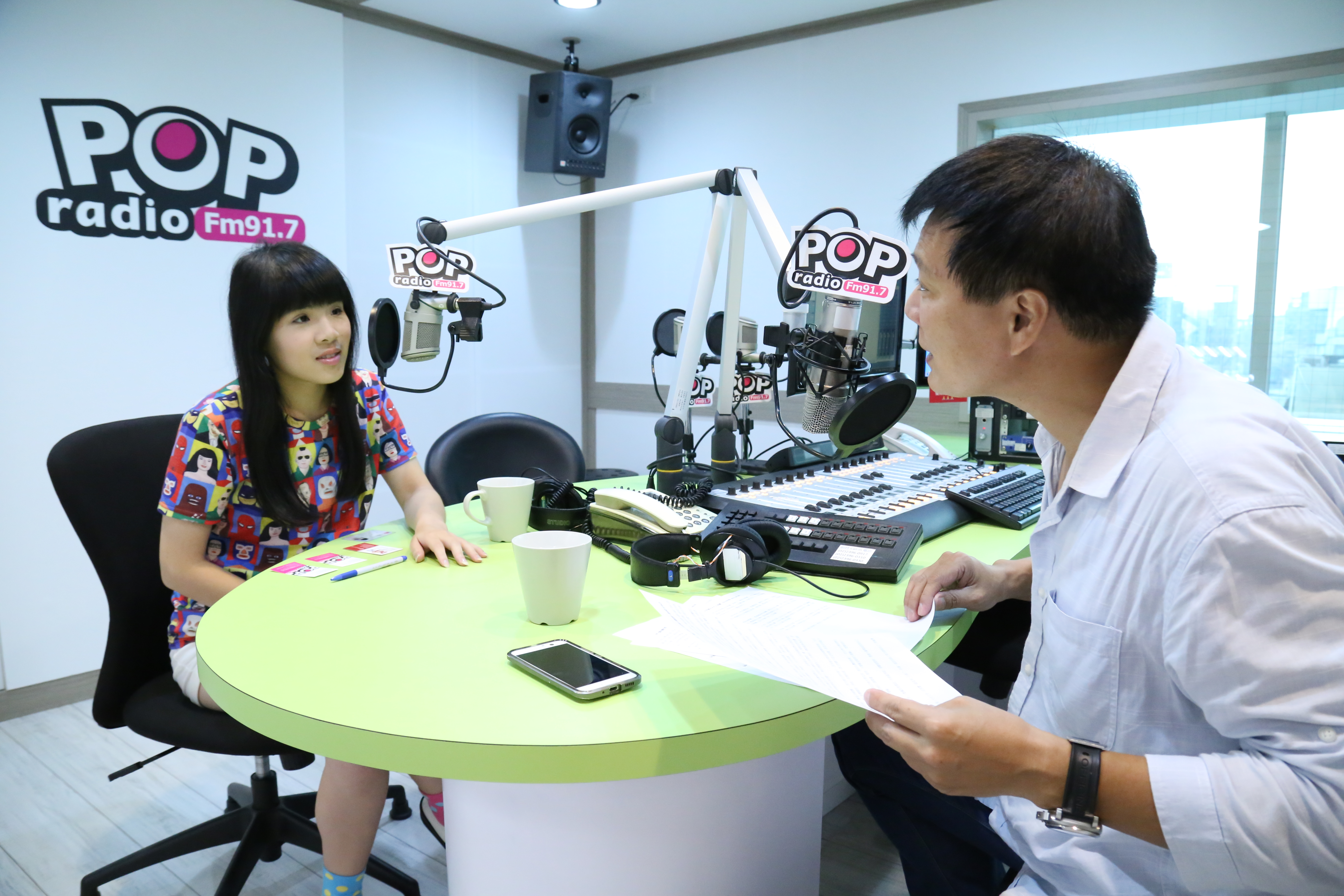 林藝在台師大畢業典禮的演講引發關注，像是打破世代隔閡，主持人蔡詩萍也好奇她如何找到自己，以及運作寶島淨鄉團。（POP Radio提供）