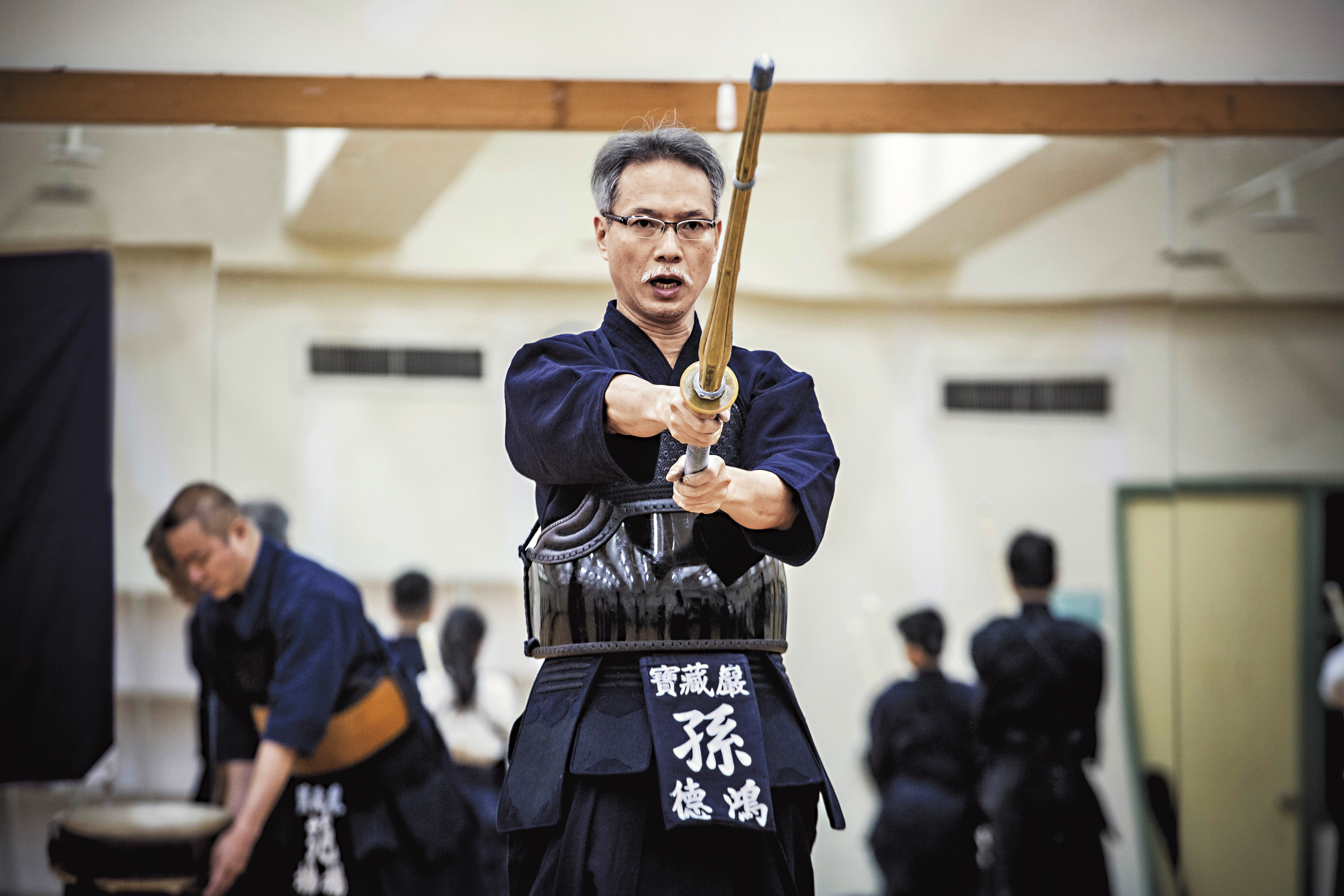 孫德鴻每週練劍道，那是種旁人看不大出來費勁的活動，但他說2小時的課程，就要耗去大量體力。儘管如此，他仍說劍道不像運動，更像一種心境上的修行。