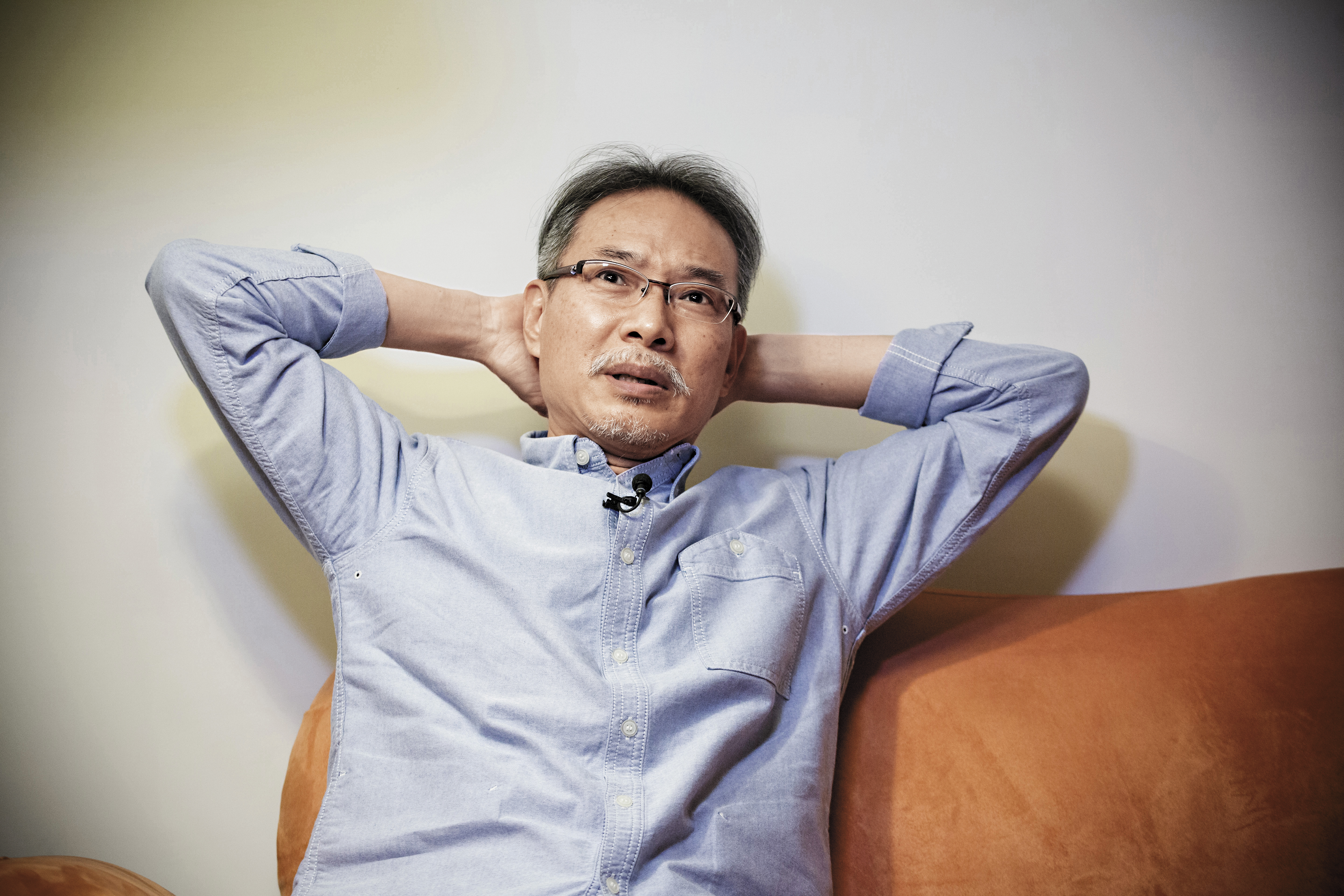 孫德鴻說話聲音低沉，評論現象時語氣格外不饒人，談起理念，其中感慨也顯得特別無奈。