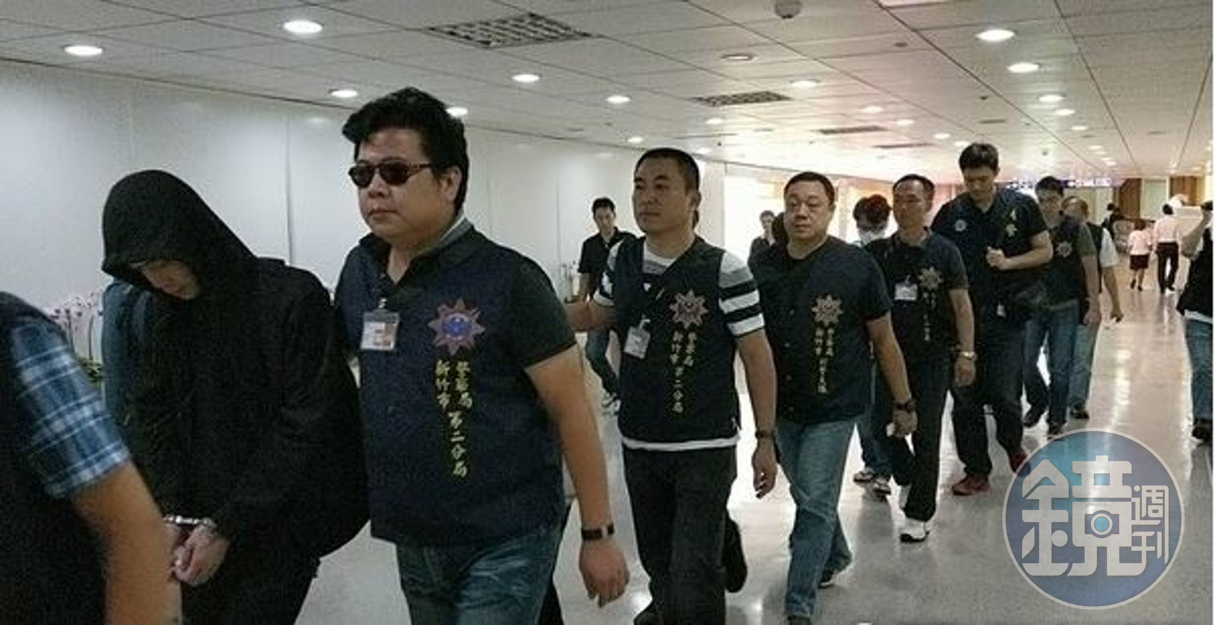 泰國遣返詐欺犯染登革熱，台北市衛生局派員至刑事局廳舍進行消毒。