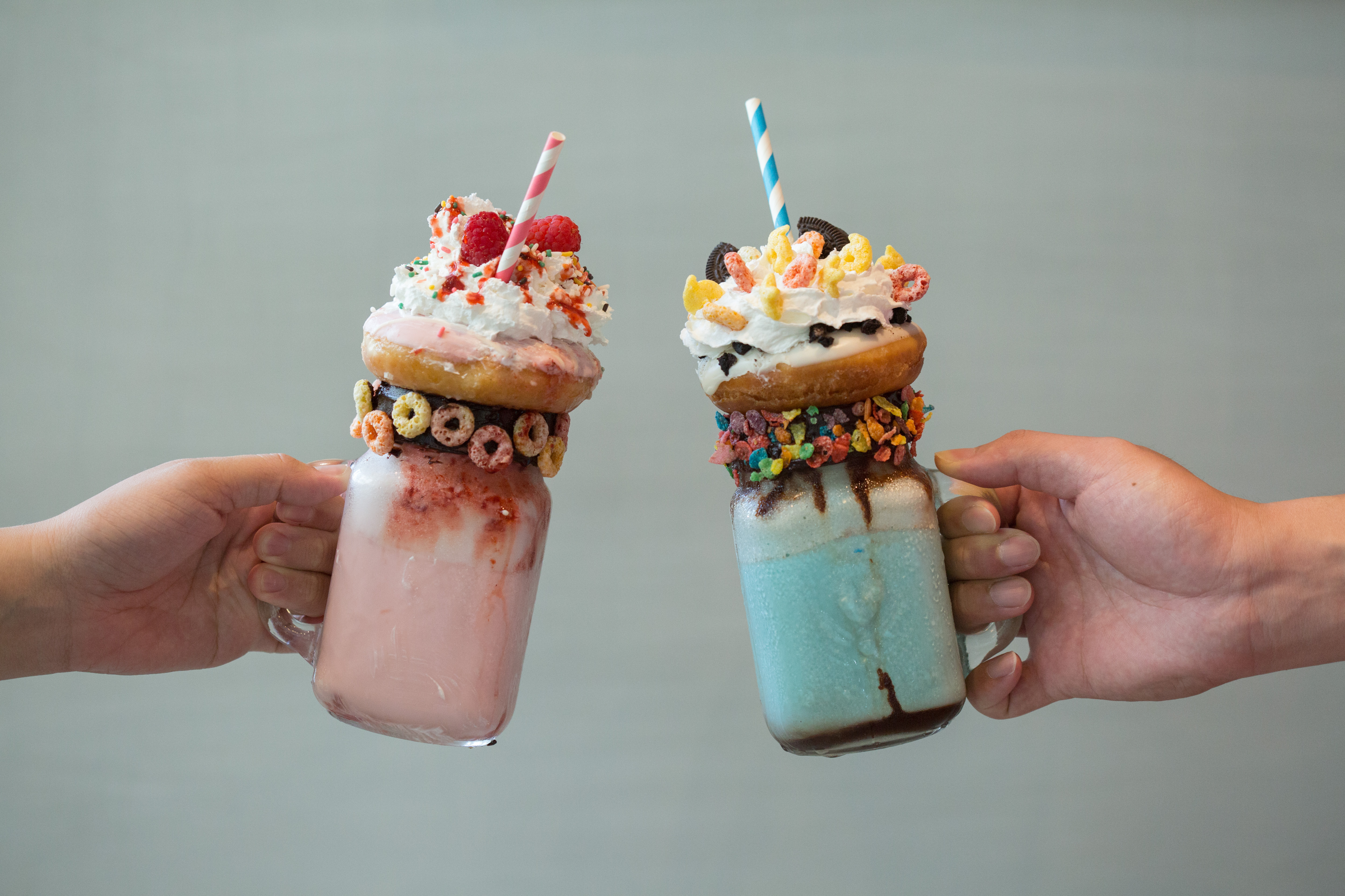 熱量破錶的瘋狂奶昔堪稱甜點界的恐怖份子，大家看到它，無不馬上用手機逮捕。