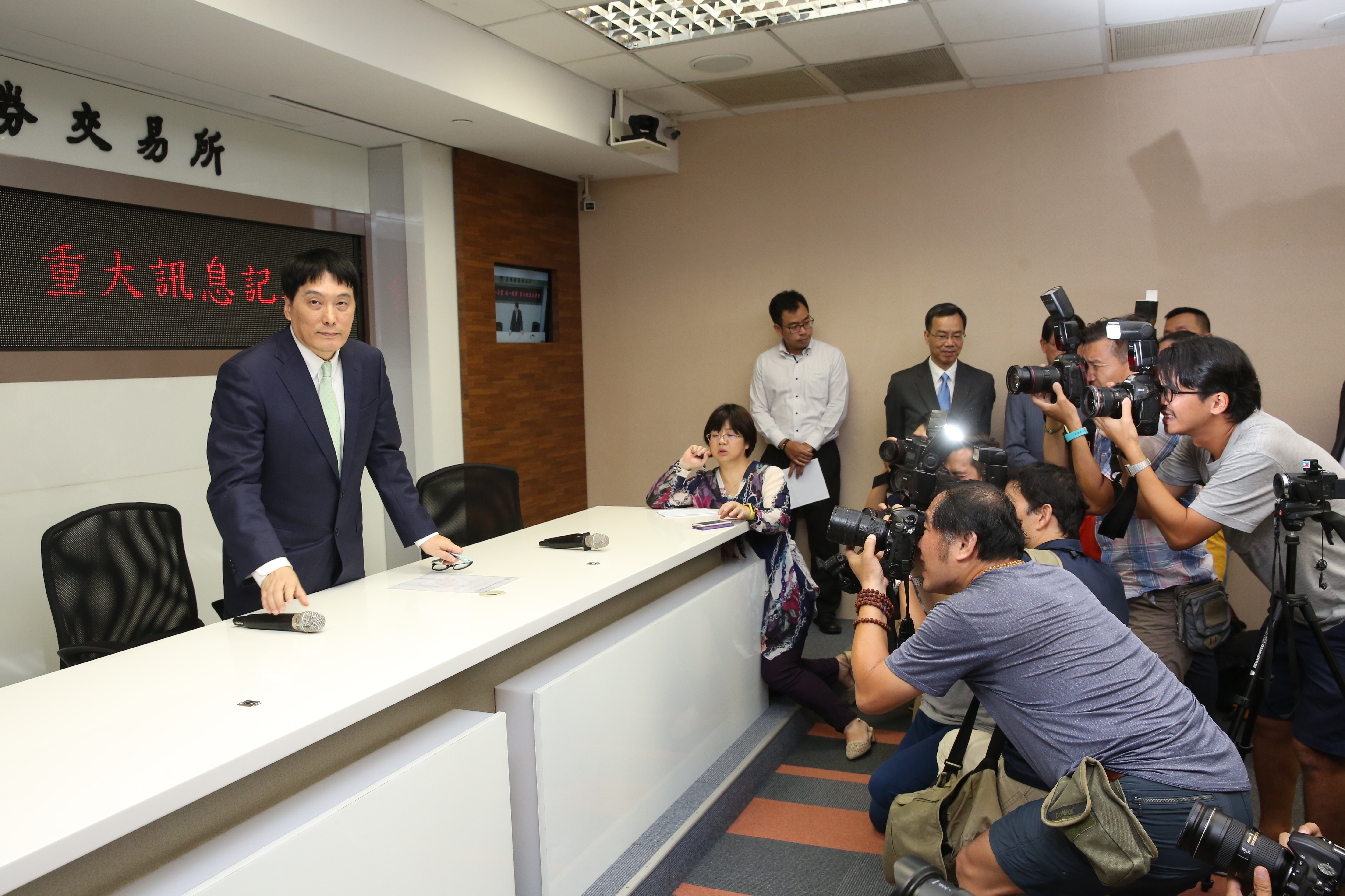 統一董事長羅智先晚間7點於證交所召開重大訊息說明會。