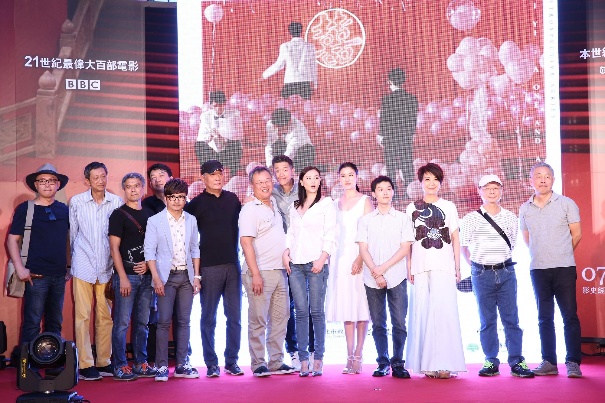 《一一》幕前幕後的演員及工作人員留下遲到17年的大合照,當年不少幕後還是嫩咖,現在已經變大師了。