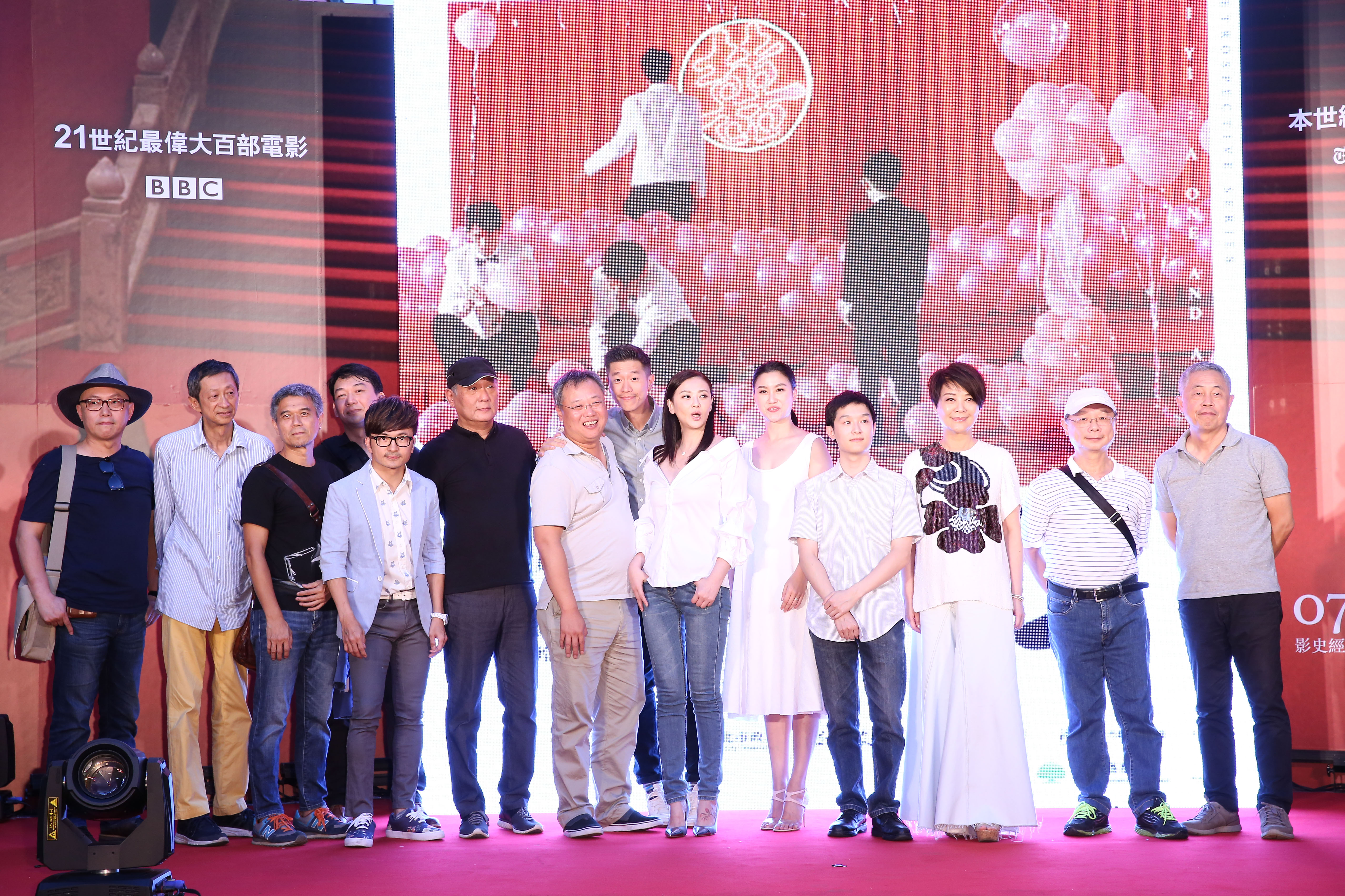 《一一》幕前幕後的演員及工作人員留下遲到17年的大合照，當年不少幕後還是嫩咖，現在已經變大師了。