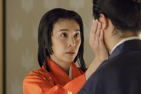 去年NHK的熱門大河劇《真田丸》當中，由竹内結子飾演的茶茶和主角真田信繁初次面對面時的場景劇照。圖片來源：ORICON NEWS