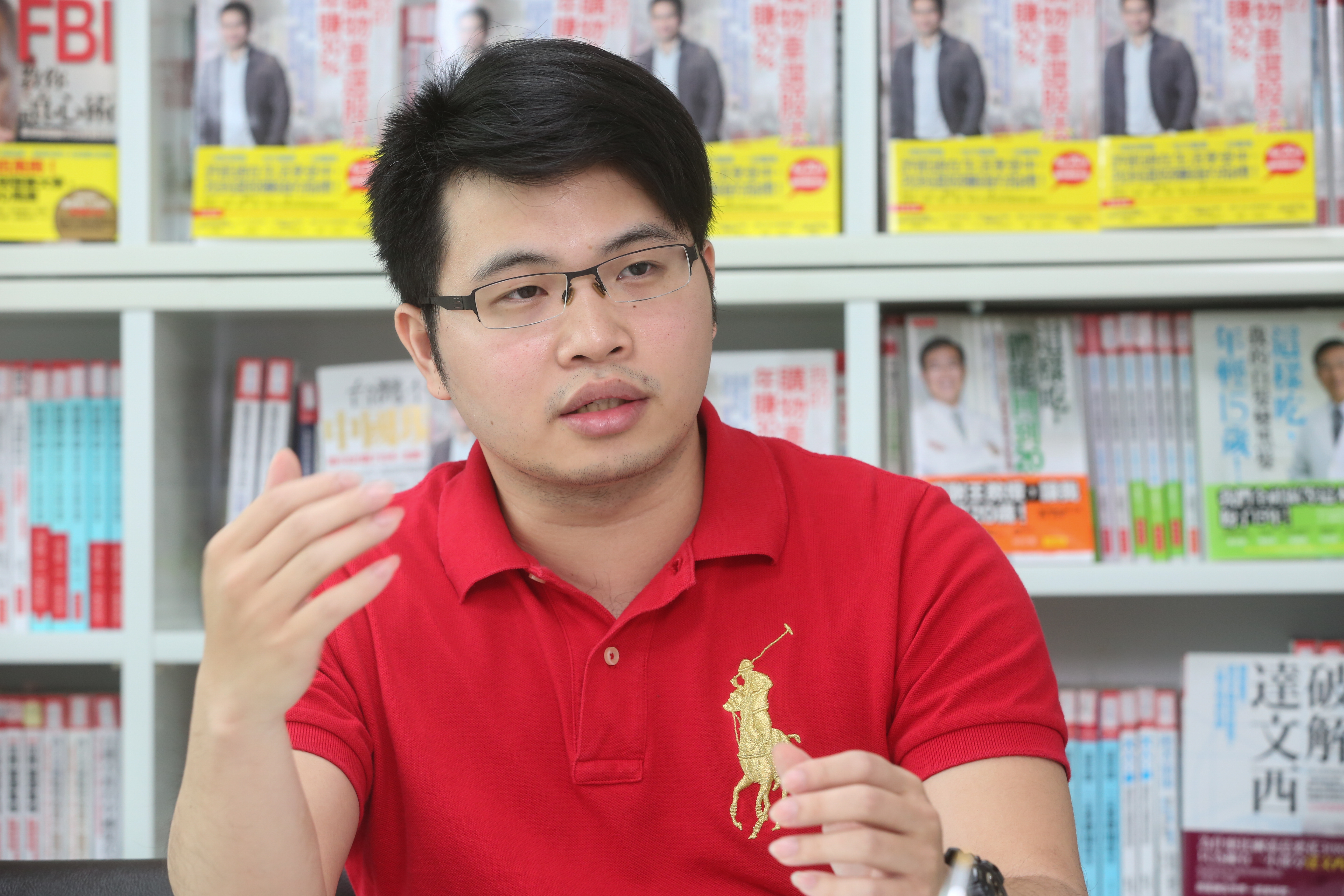 投資達人阿格力（本名許凱廸）認為花仙子經營穩健，適合長期存股投資。