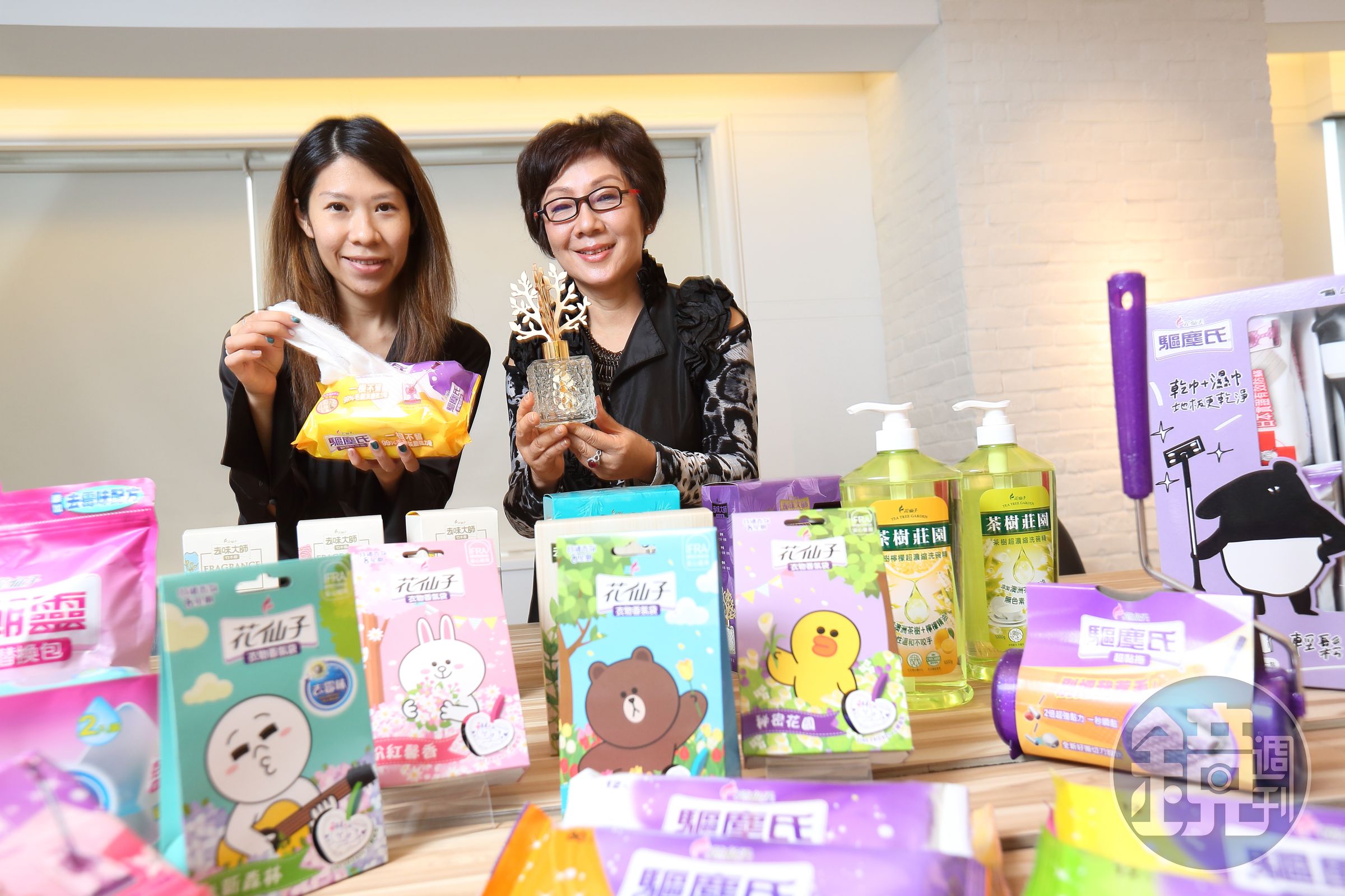 花仙子品項多元，許多產品在台市占第一，在董事長蔡心心（右）、總經理王佳郁掌舵後，營收創20.7億新高。