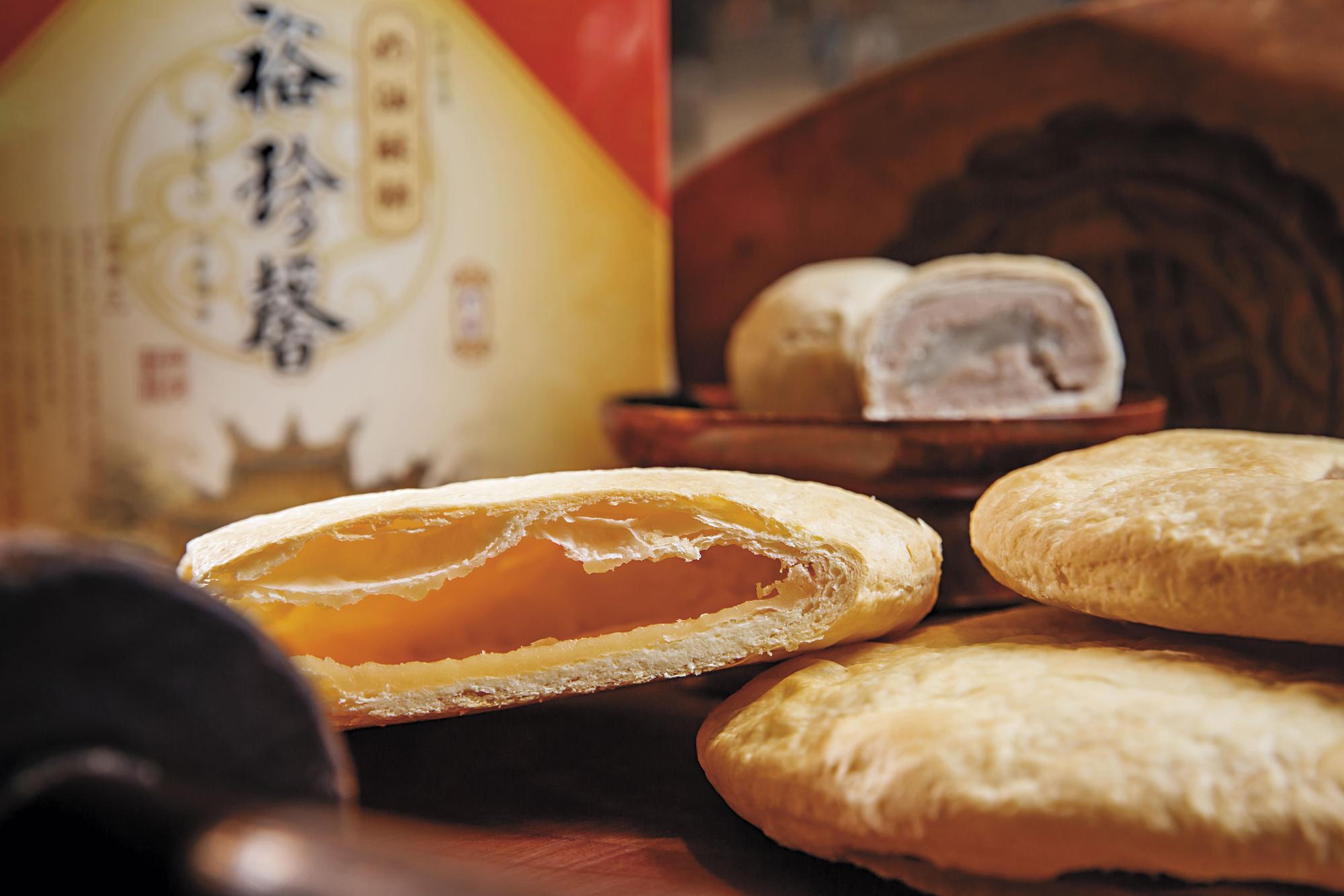 34年前，裕珍馨顛覆大甲過去用豬油做酥餅的方法，首創奶油酥餅，經不斷改良，現已推出第5代。（115元／3入）