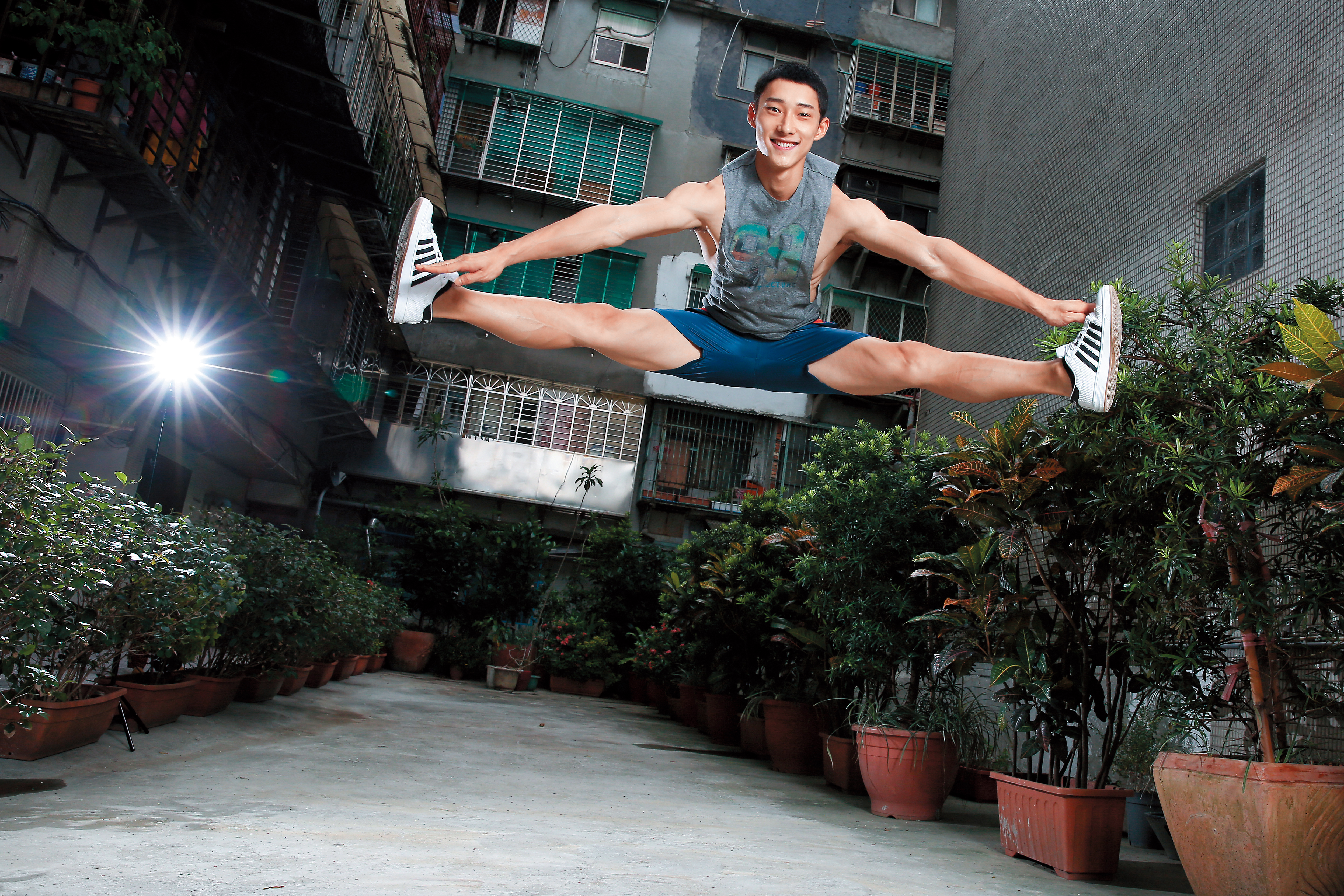 唐綸是師大體操校隊，因此練出一身肌肉，惹人注目。