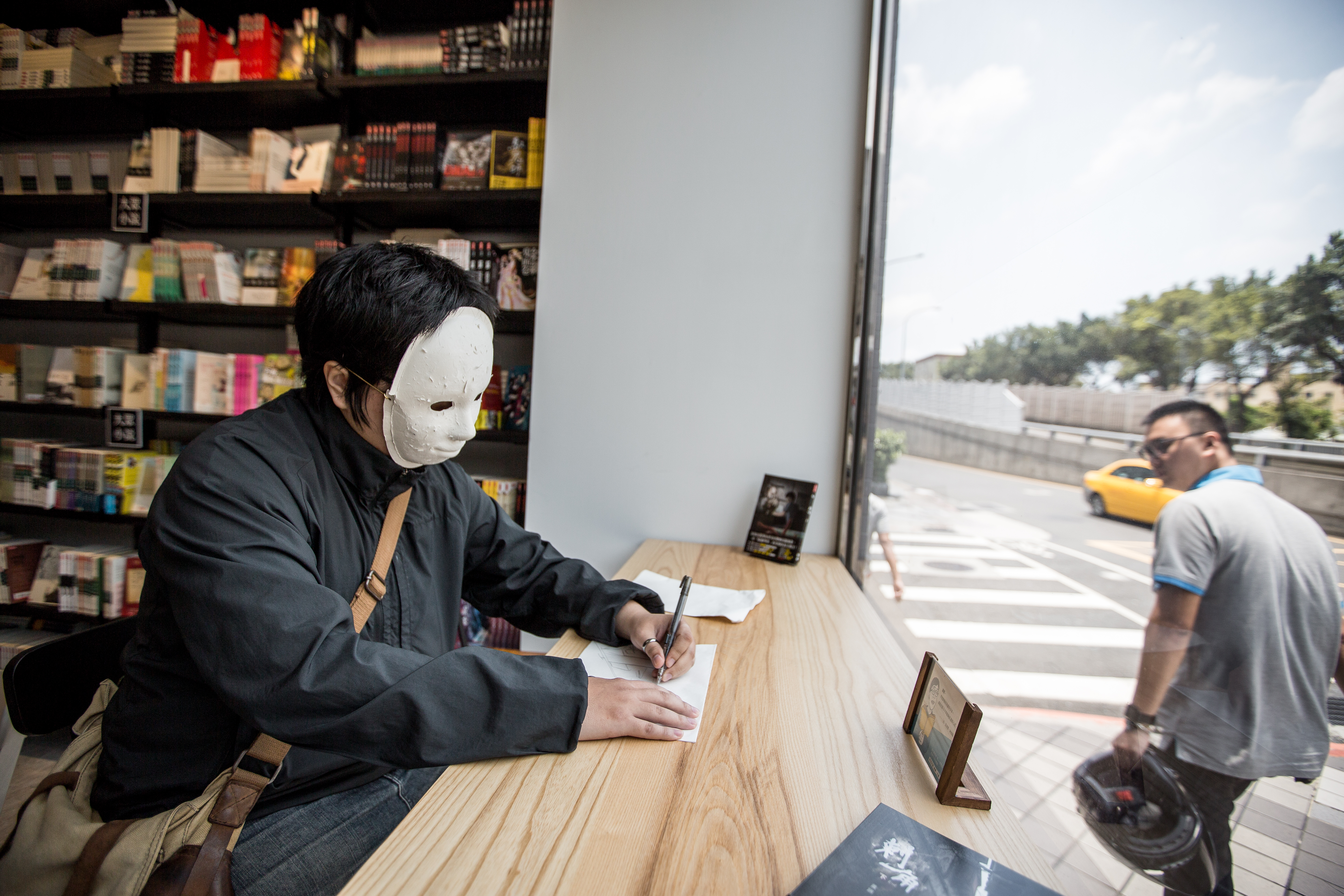 黃踹有容易擔憂的性格,鄧湘怡認為,把事物誇張放大,對創作也是必要的條件。