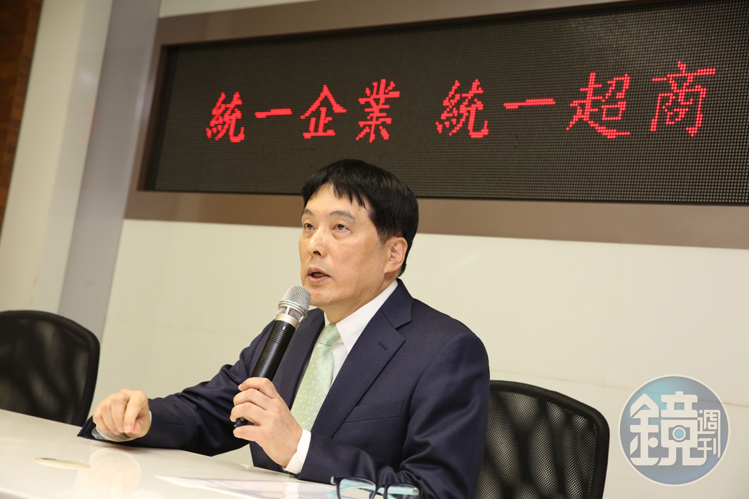 統一董事長羅智先27日晚間宣布，將進行上海星巴克及台灣統一星巴克的持股交易案。