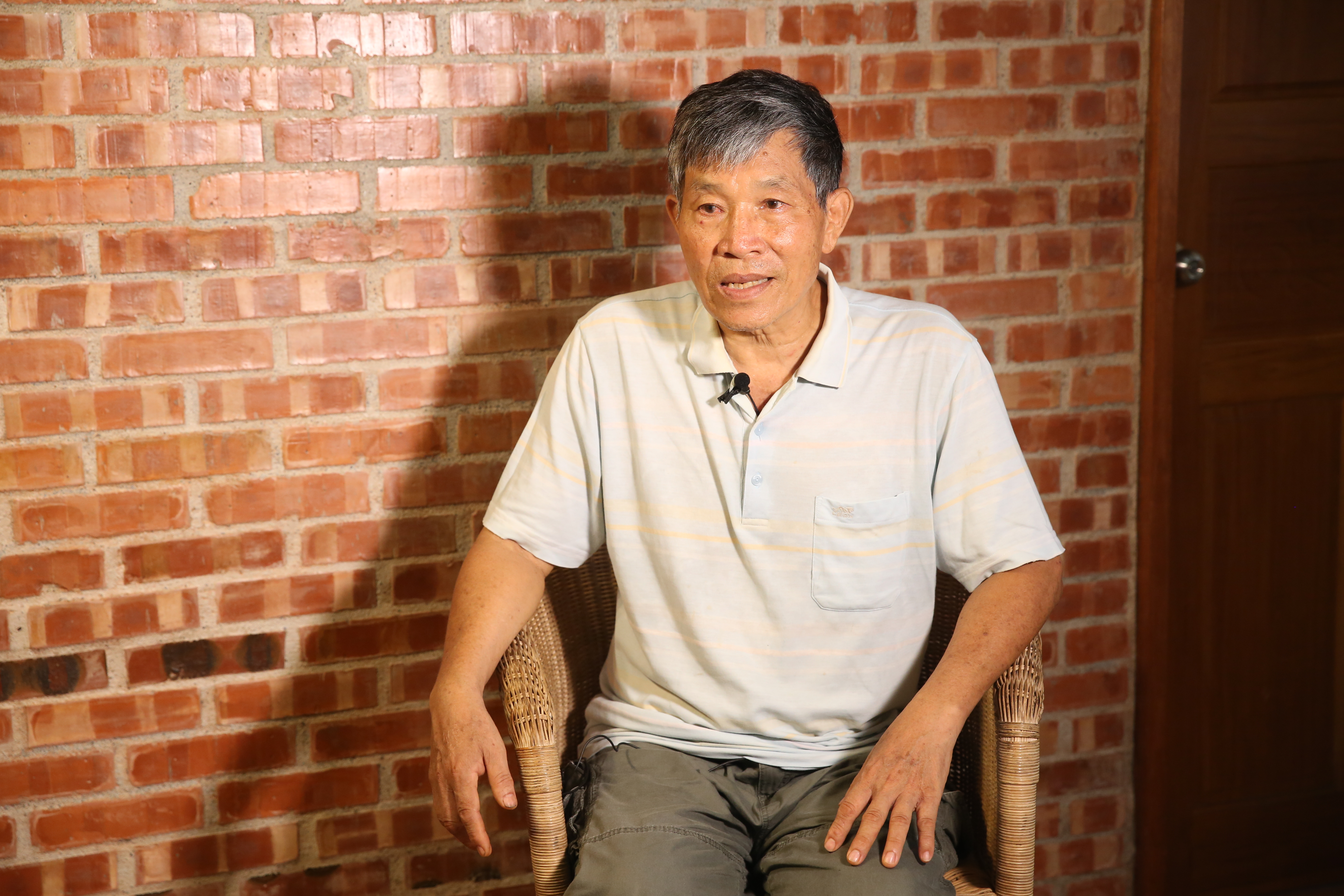 「啵，啵，啵。」每一隻螃蟹被輾過都會發出一聲微弱聲響，在林登榮耳中，這無疑是最心碎的聲音。