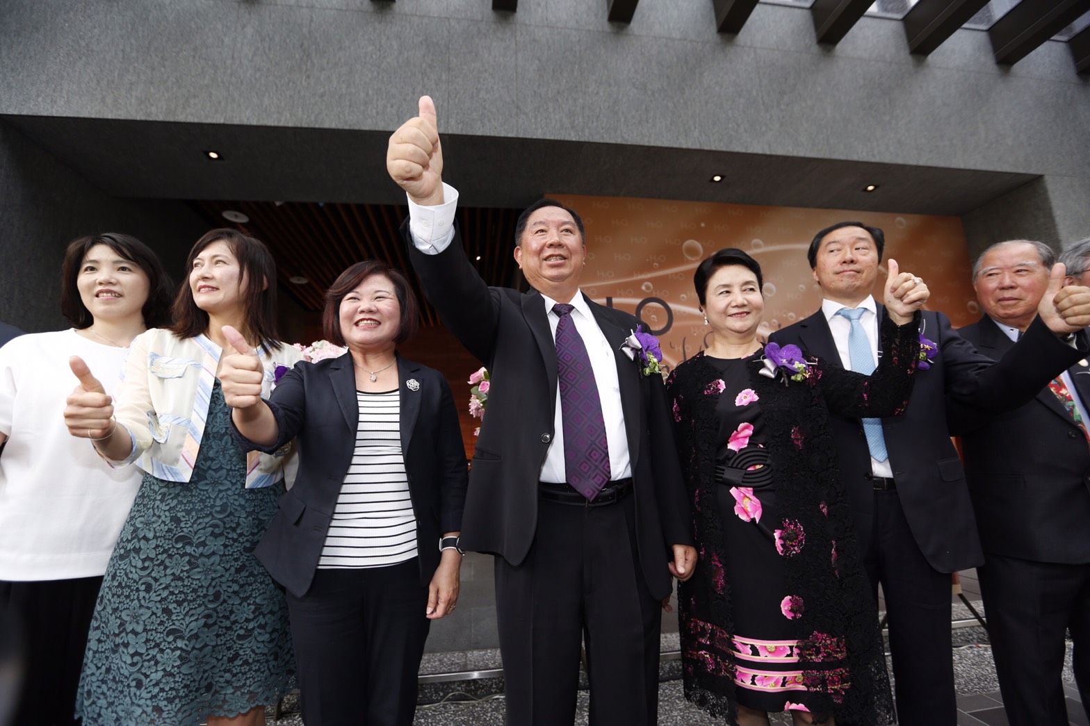 H2O水京棧國際酒店昨天開幕，京城建設董事長蔡天贊表示，對飯店期許頗高。