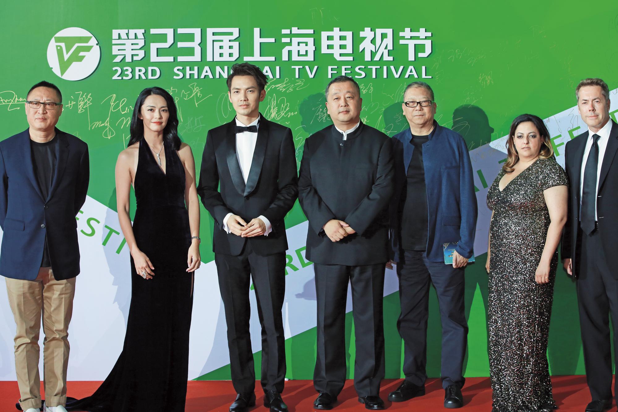 陳文貴(右起)與中國導演毛衛寧、演員鍾漢良、姚晨共同擔任今年上海電視節評審。(東方IC)