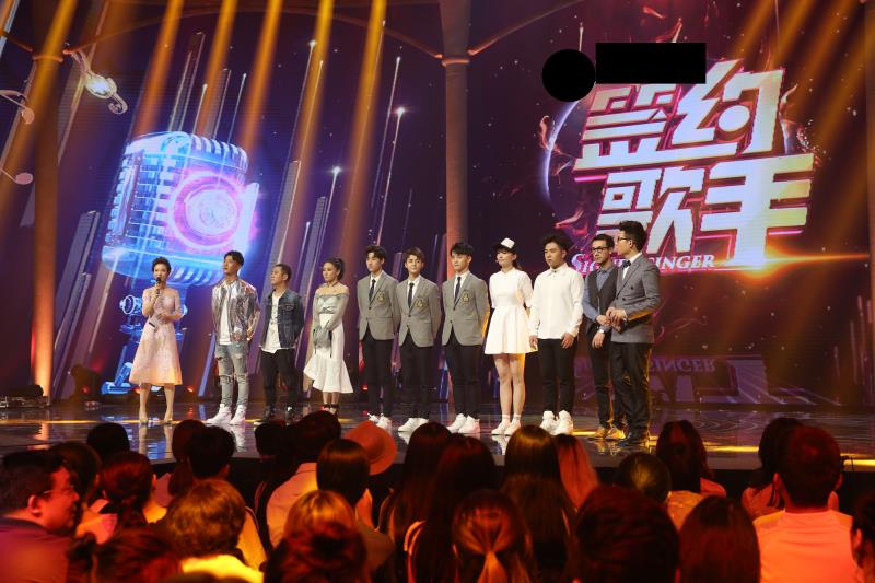 當紅男團「風之少年」在《簽約歌手》首集選唱小虎隊成名曲「青蘋果樂園」。