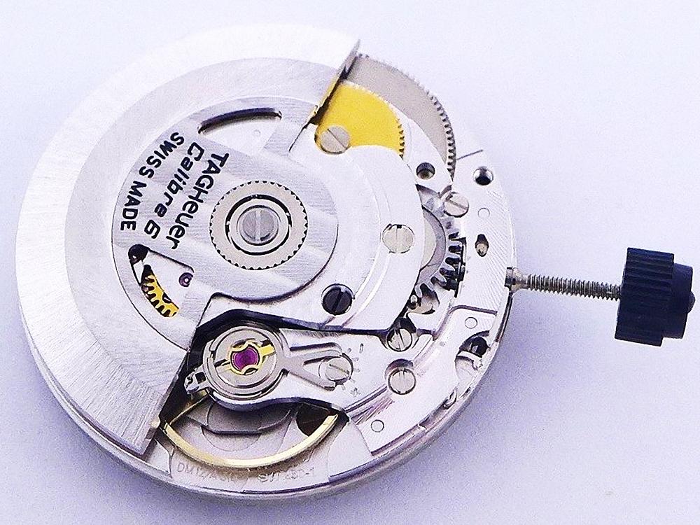 Calibre 6是TAG HEUER的基礎機芯之一，在旗下許多系列都可以看見它的身影，並且在這款腕錶中也通過了天文台認證，品質應該在水準之上。