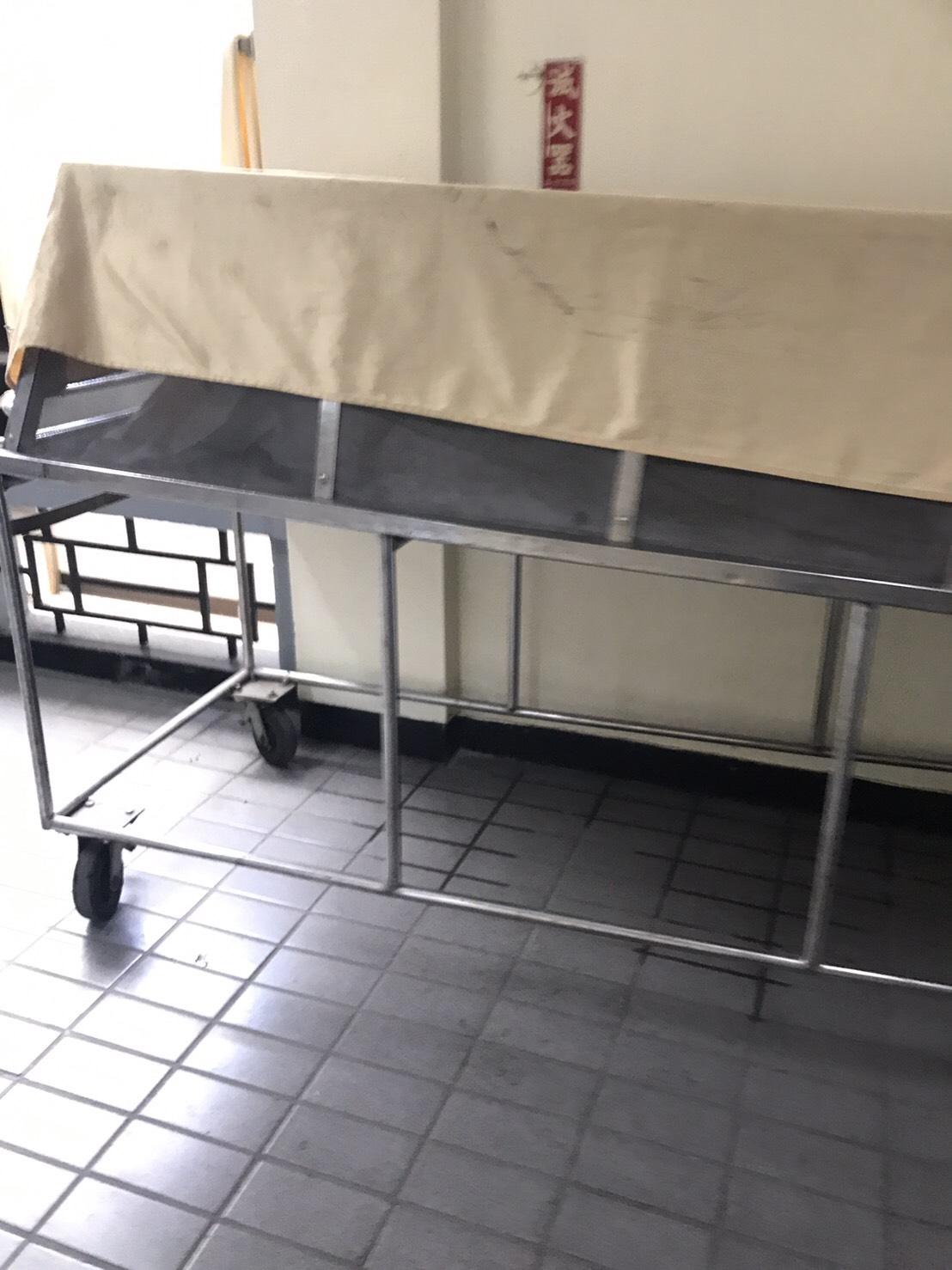板殯冰櫃不足爆發屍潮遭家屬轟配套不足,但殯葬處則澄清應是誤會。