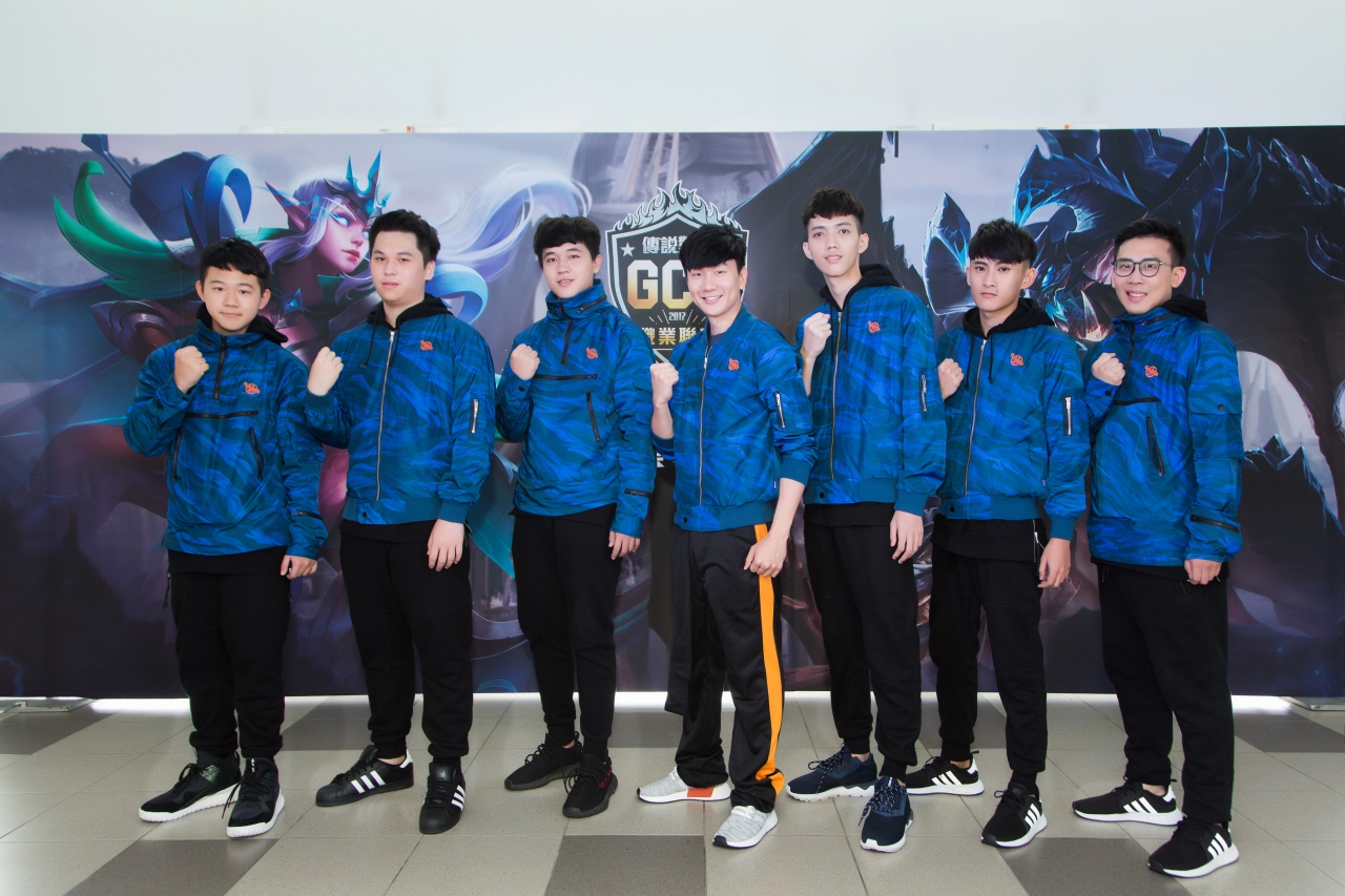 林俊傑(中)宣布成立SMG電競戰隊,未來還將參與賽事。