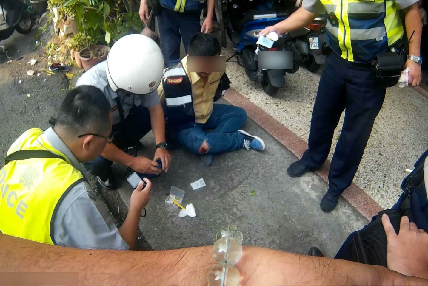 毒品案遭通緝的陳男，竟是與警消關係密切的救護車駕駛員。