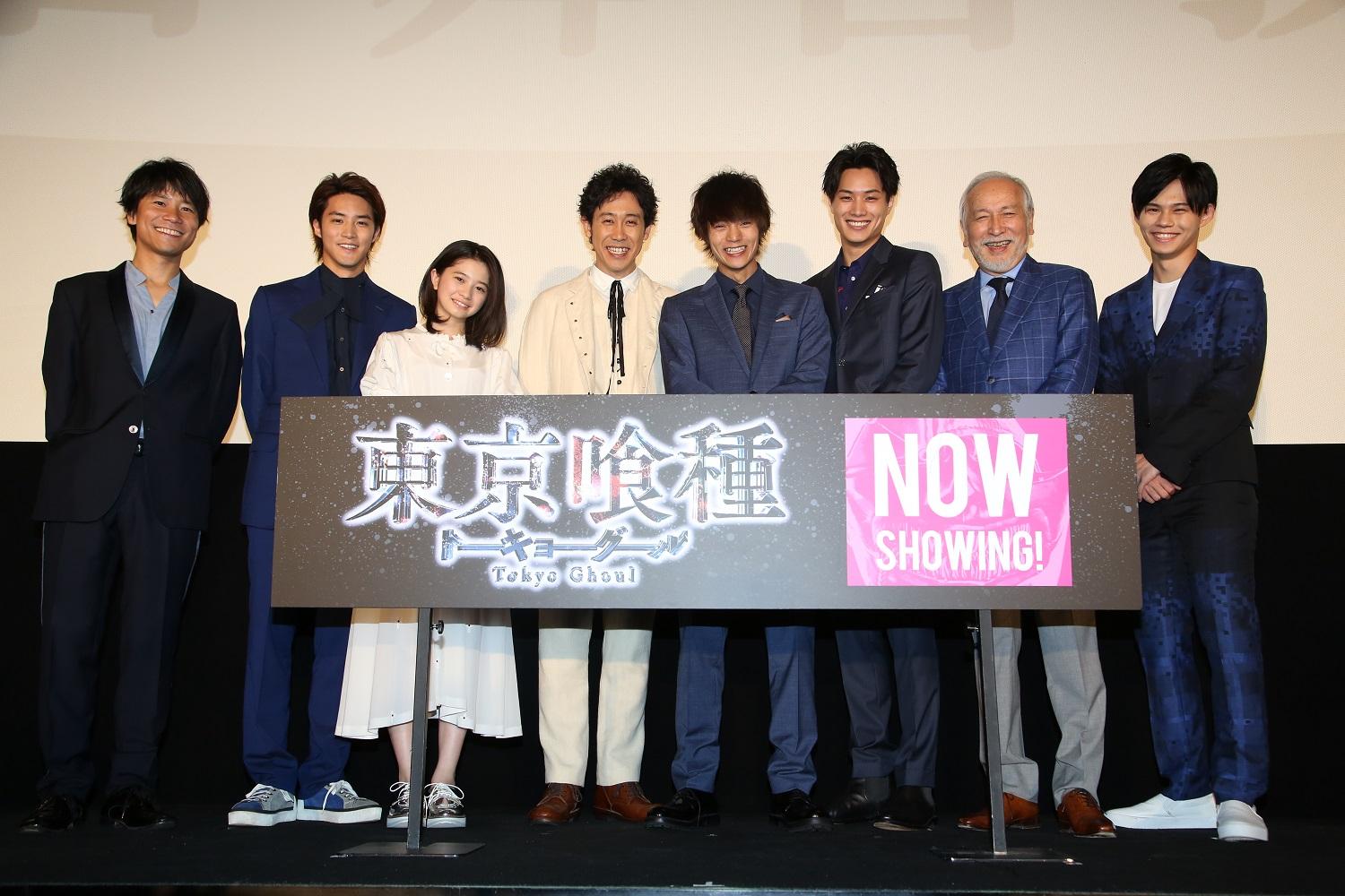 謝票活動上由導演萩原健太郎（左起）率領白石隼也、櫻田日和、大泉洋、窪田正孝、鈴木伸之、村井國夫、小笠原海現身戲院謝票活動。（采昌國際多媒體提供）