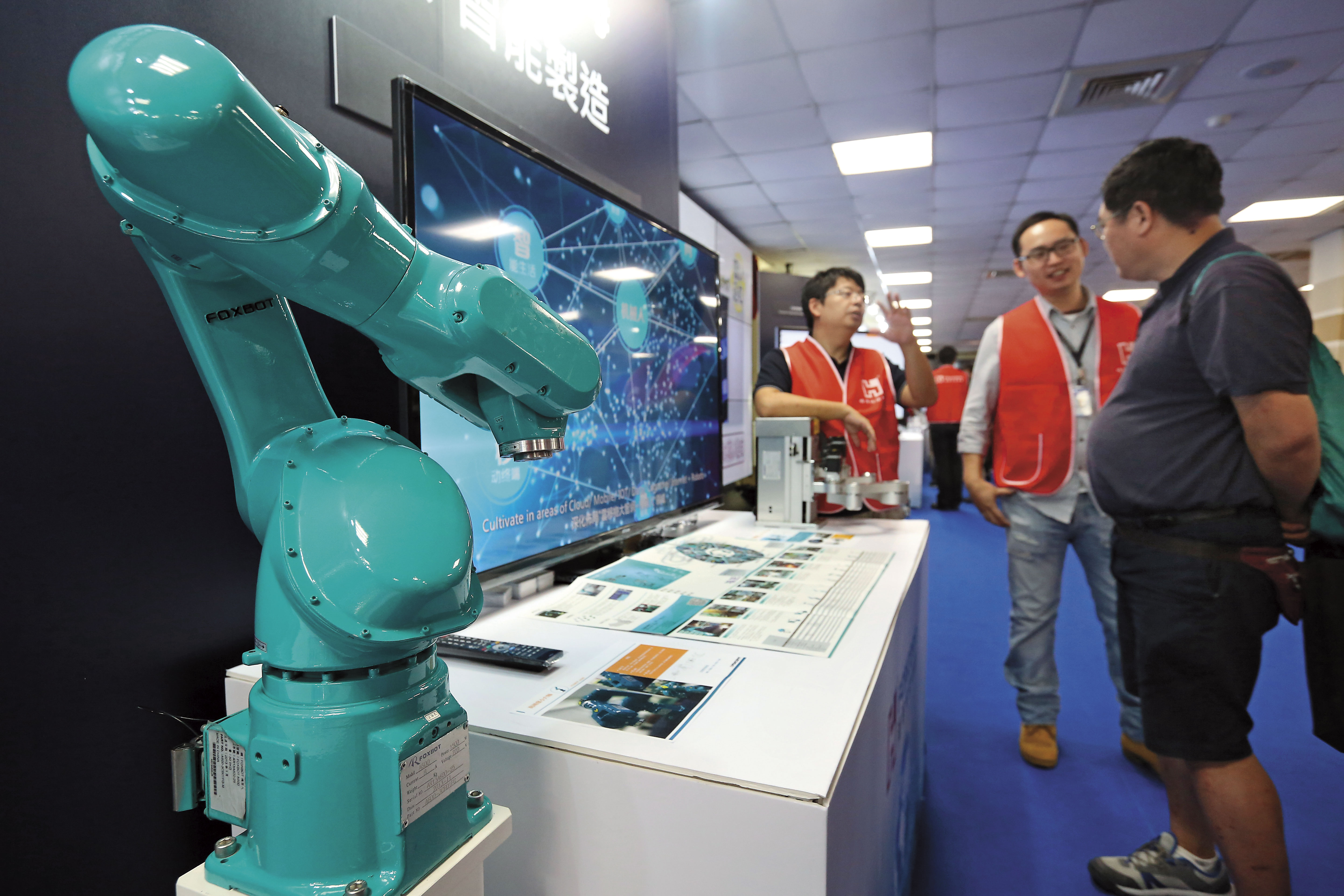 郭台銘在美國白宮宣布將斥資3,000億元設廠，郭董要在這筆投資中獲利，勢將啟動自動化生產。