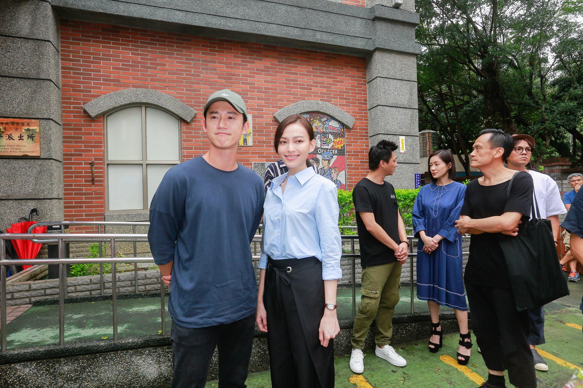吳慷仁與女主角姚以緹出席《引爆點》開鏡記者會。