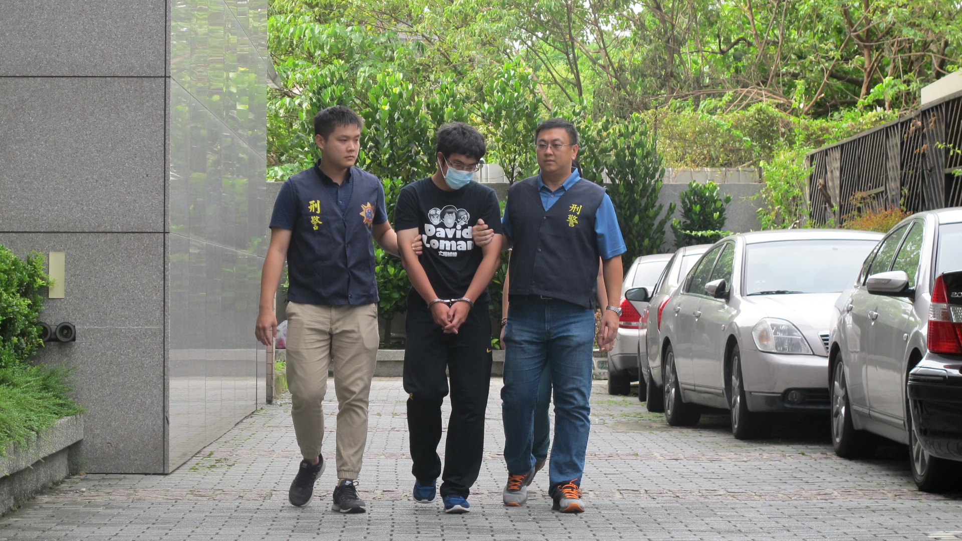 林男2017年爆出在網路上以威脅、誘騙等方式獲取81名未成年少女的裸照。（翻攝畫面）