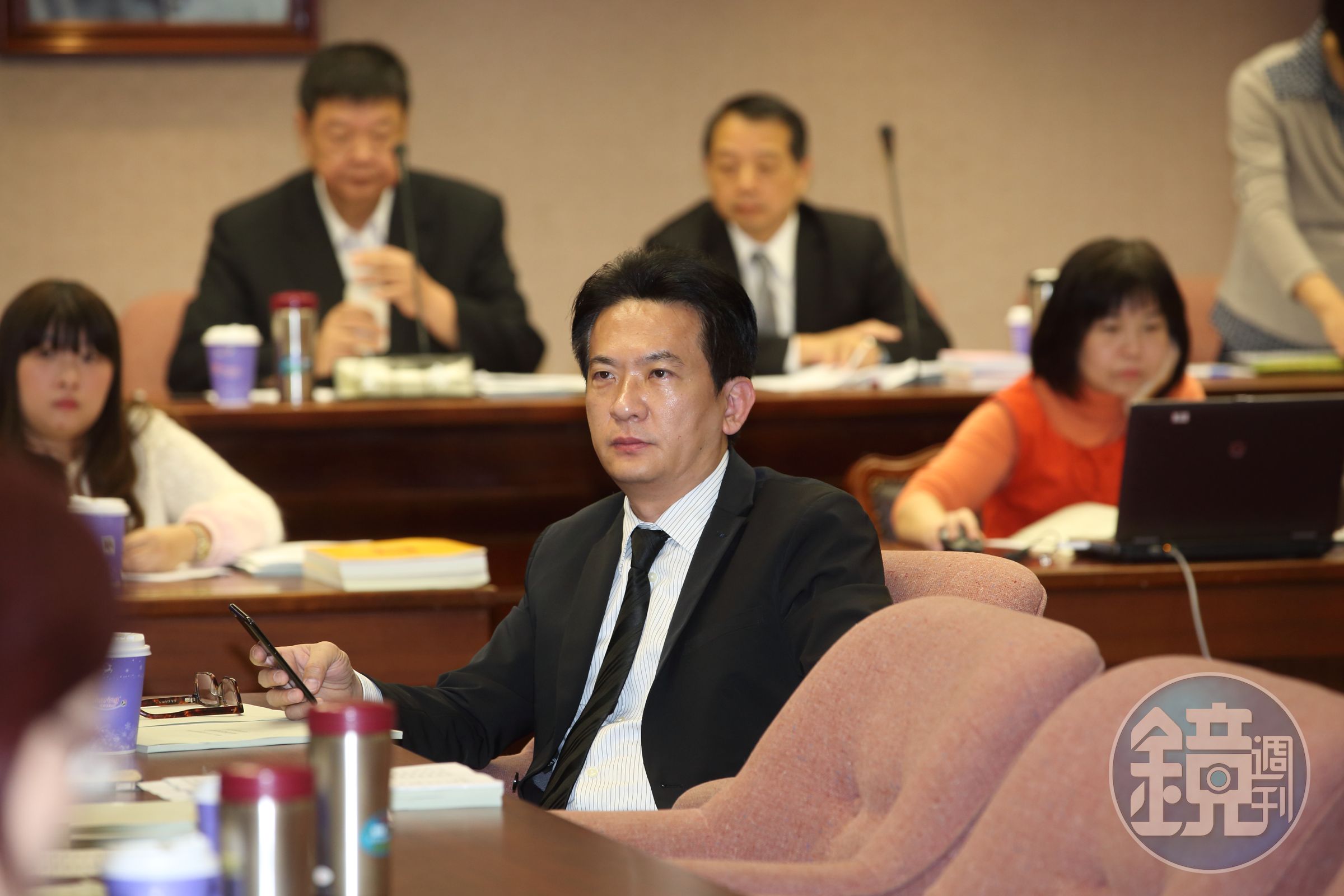 前民進黨立委林俊憲等人，曾針對「手遊虛擬轉蛋機制」召開記者會。