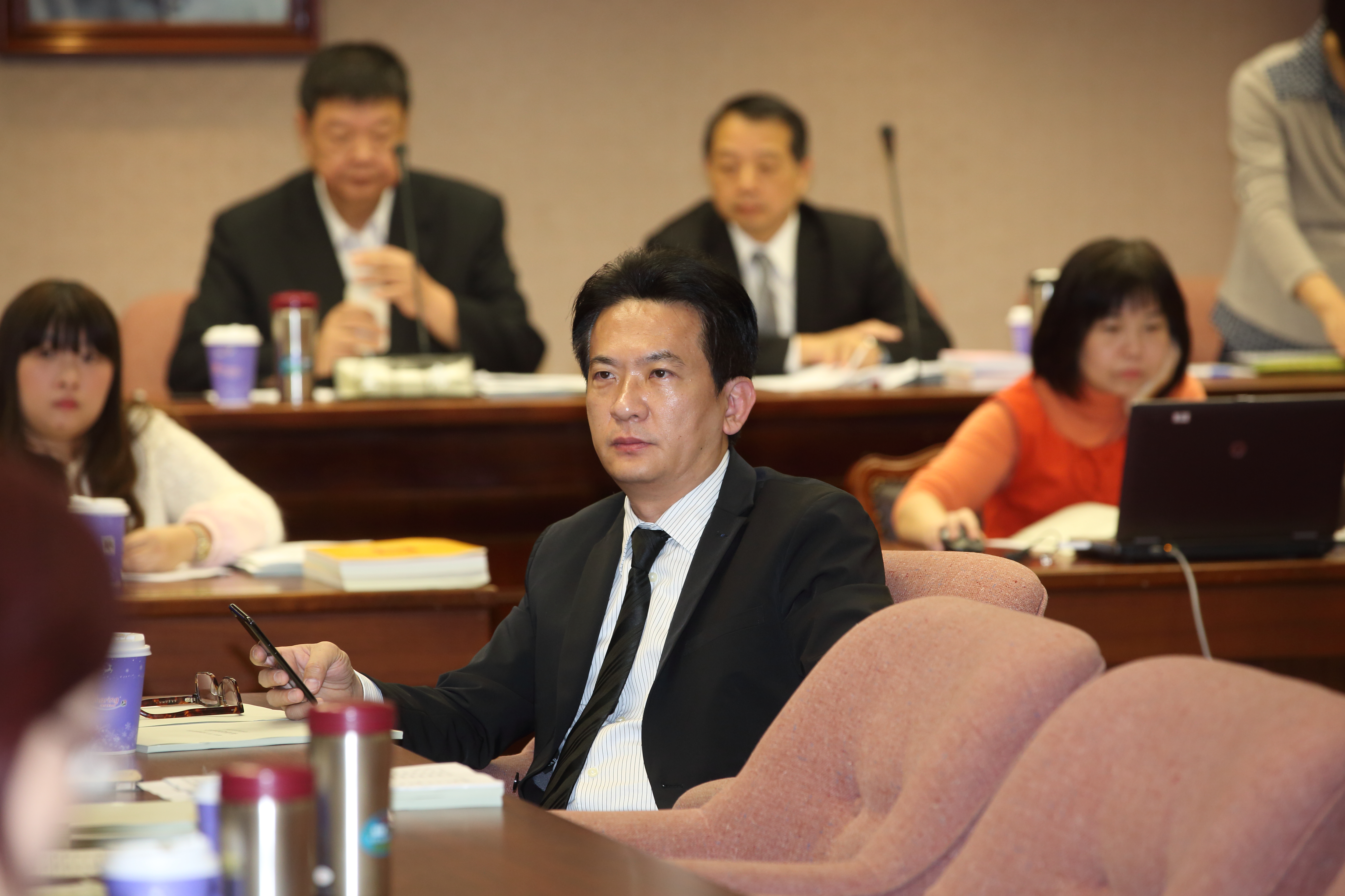 前民進黨立委林俊憲等人，曾針對「手遊虛擬轉蛋機制」召開記者會。