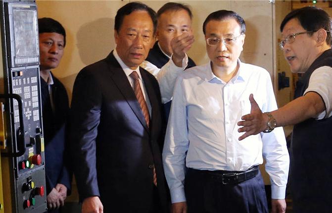 郭台銘在中國政治高層經營不遺餘力，總理李克強今年2度造訪富士康鄭州廠。