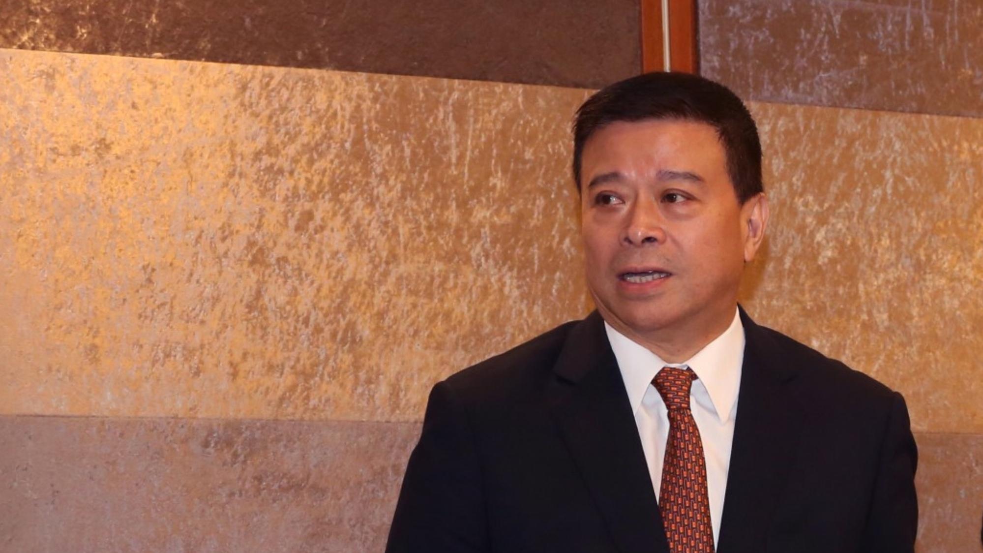 劉文雄21日凌晨酒醉嘔吐，引發心肌梗塞送醫，接葉克膜至今昏迷第11天，病逝醫院。