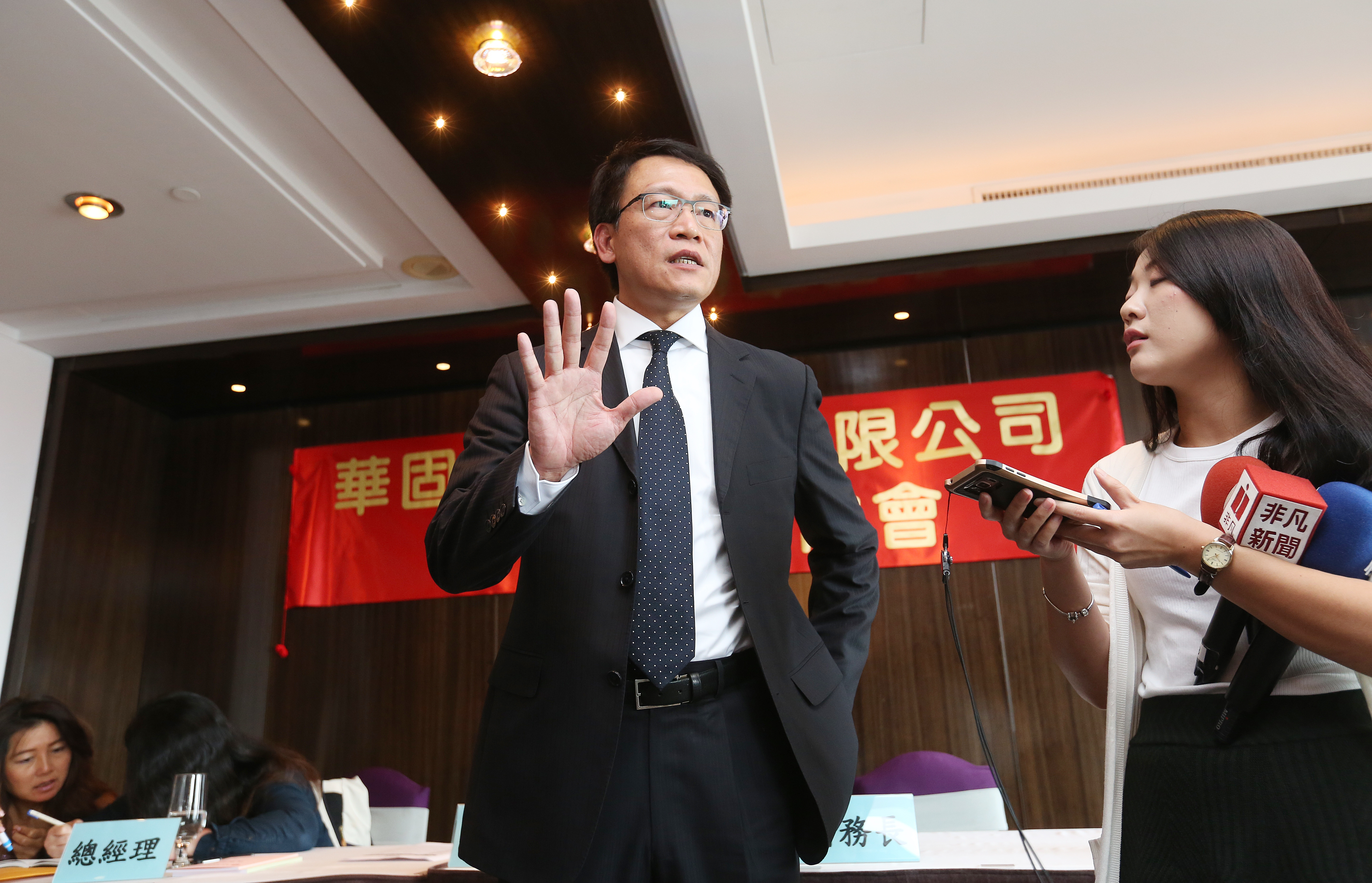 華固建設總經理洪嘉昇無奈表示，銷售時絕對有說明華固新天地僅有房屋使用權，沒有欺瞞消費者。