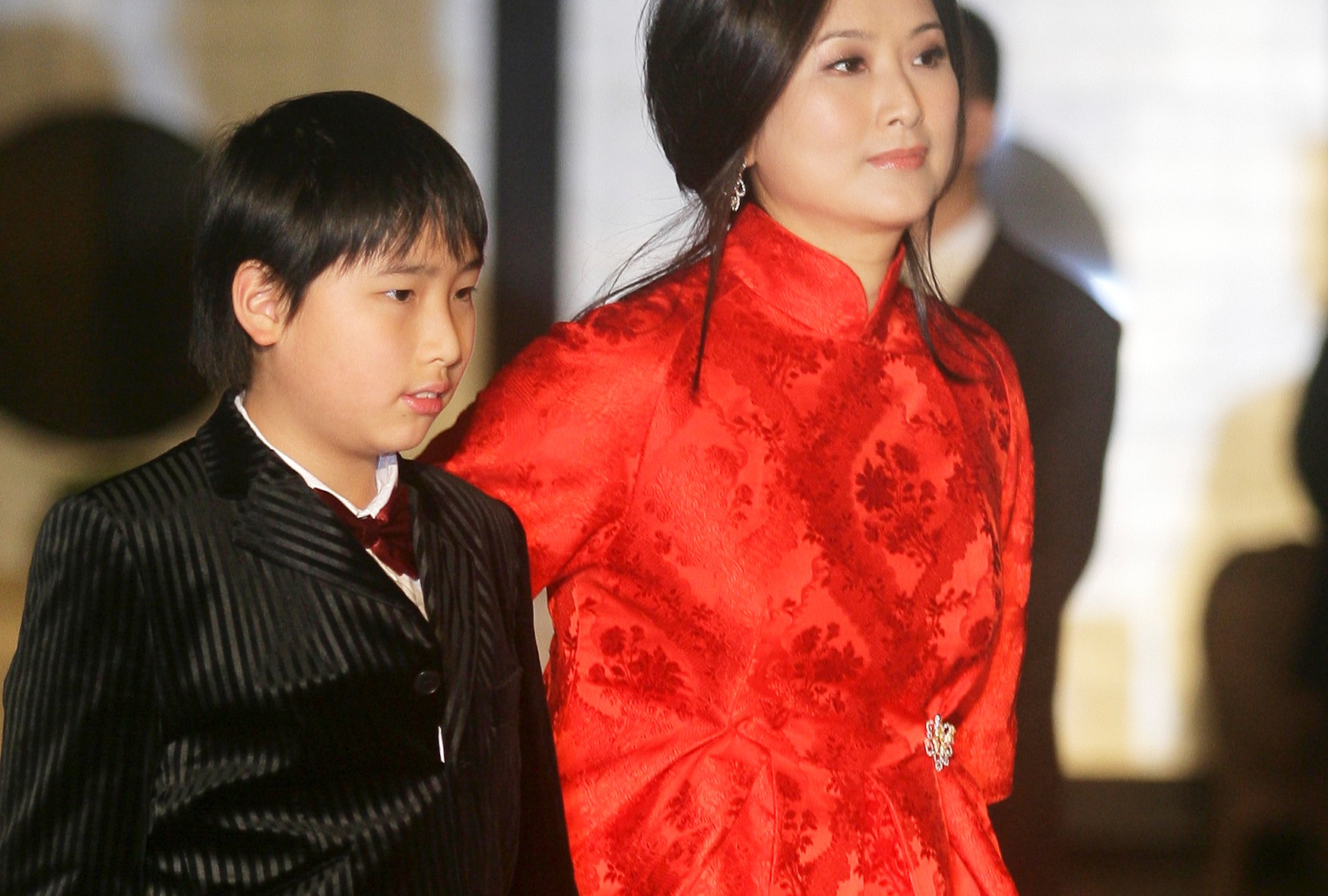 王文洋疼兒子王泉力（左），曾花千萬買名琴給他。（聯合知識庫）