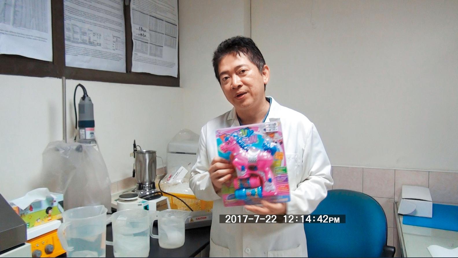 輔英科大營保系助理教授李政達表示,目前兒童玩具是否含有可遷移性螢光劑成分,法令規範模糊,讓人憂心。