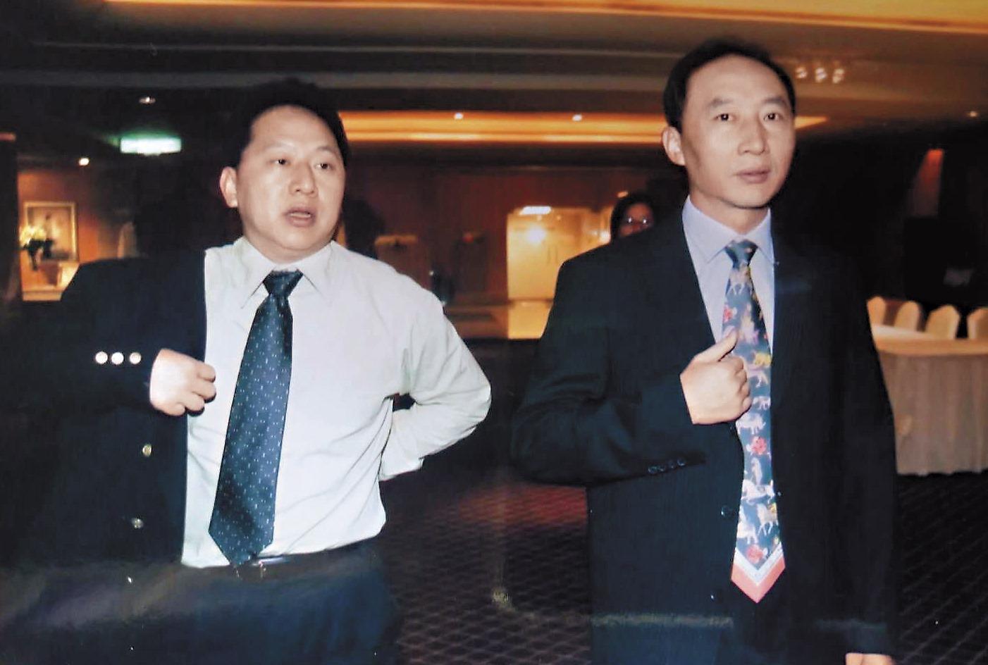 黃世杰（左）與哥哥黃世昌（右）為了公司股權、父親遺產等問題，對簿公堂。（周嘉華攝影）